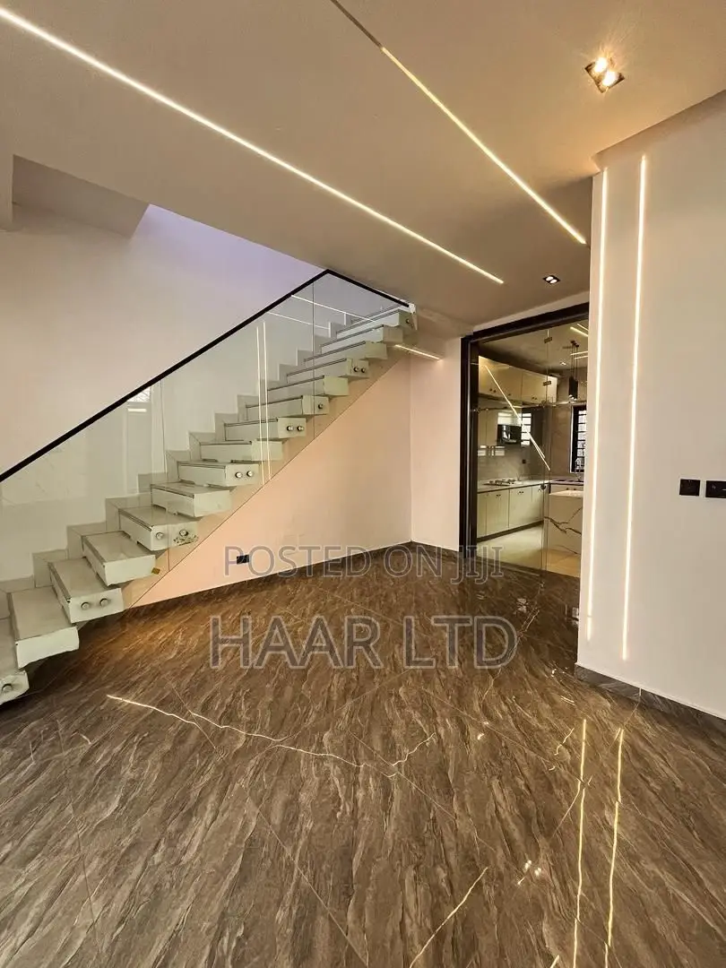4bdrm Duplex in Ikota for sale