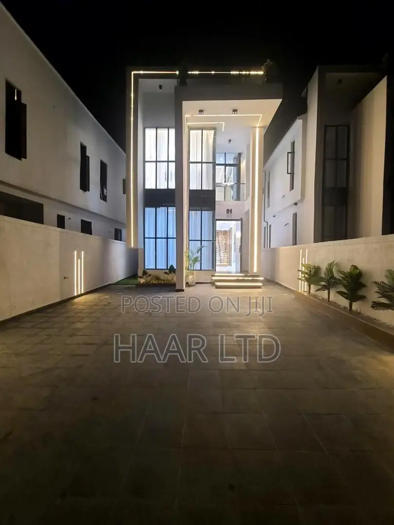 5bdrm Duplex in Ikota for sale