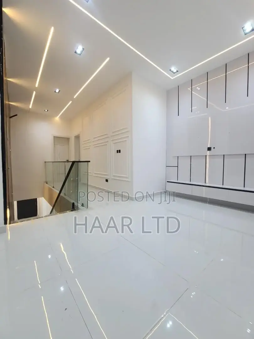 5bdrm Duplex in Ikota for sale