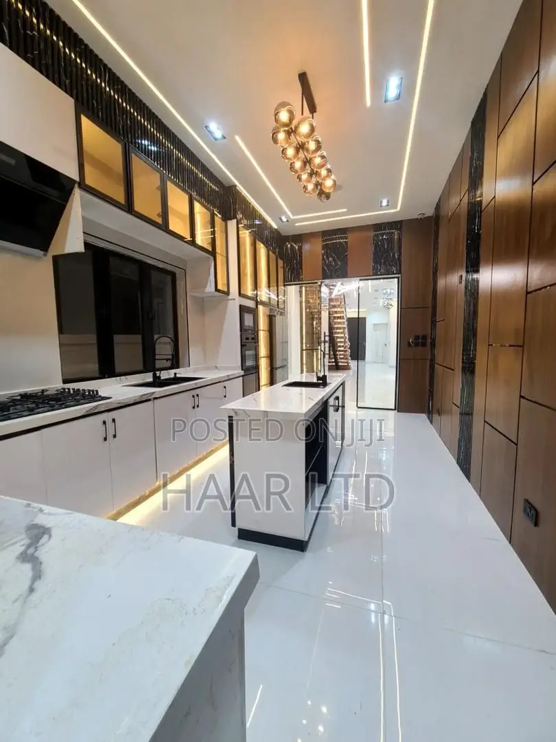 5bdrm Duplex in Ikota for sale