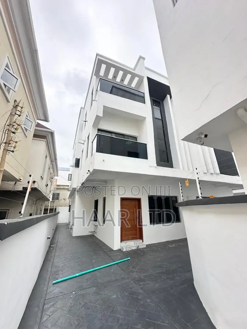 5 Bedroom Fully Detached Duplex