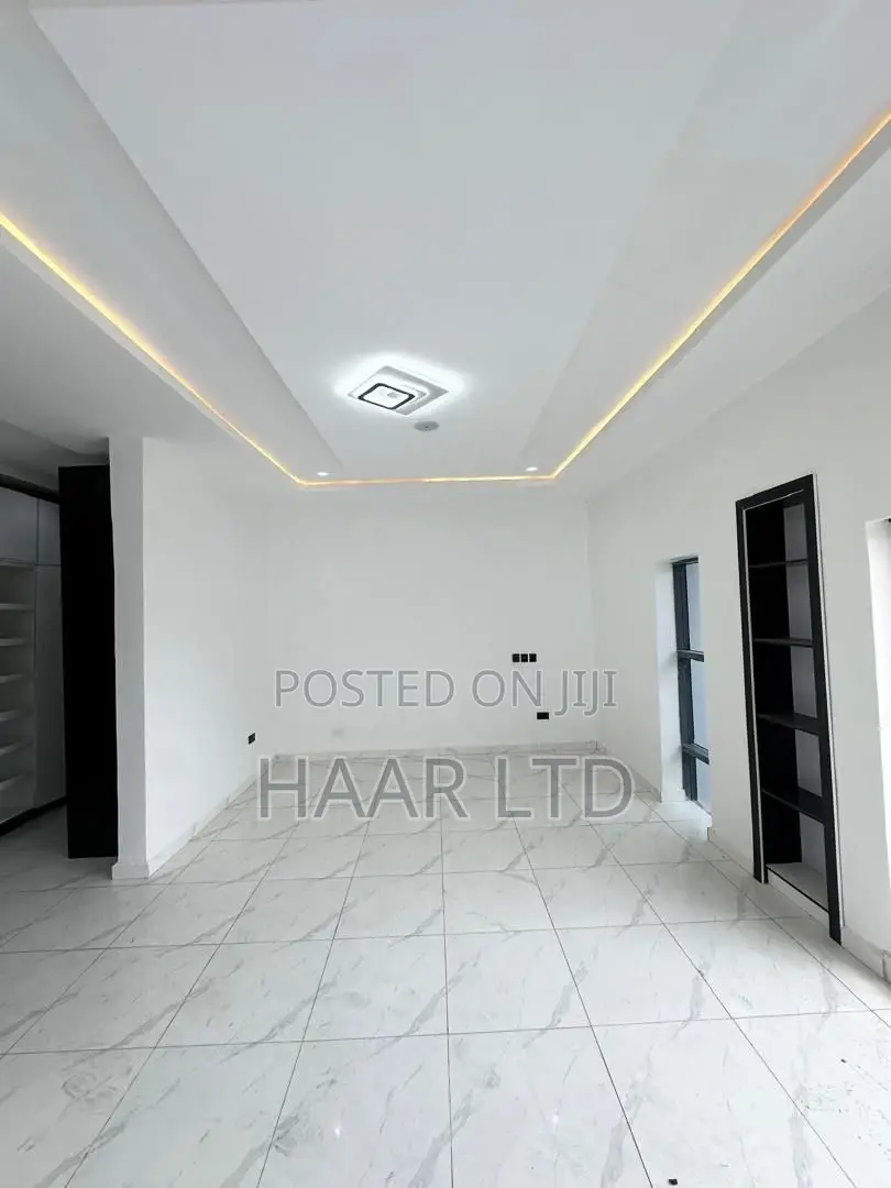 5 Bedroom Fully Detached Duplex
