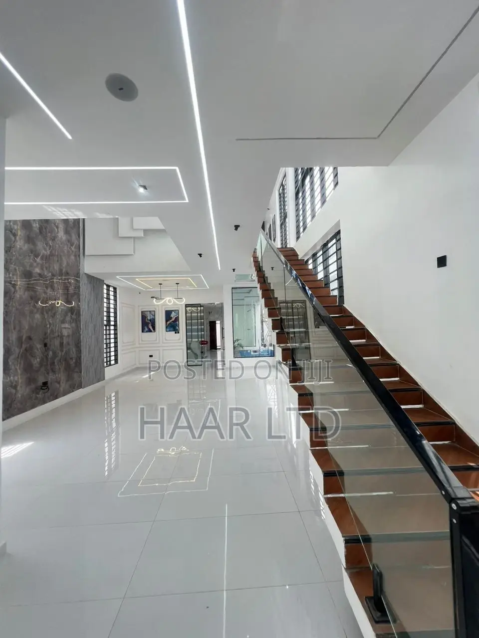 5bdrm Duplex in Lekki Phase 2 for sale