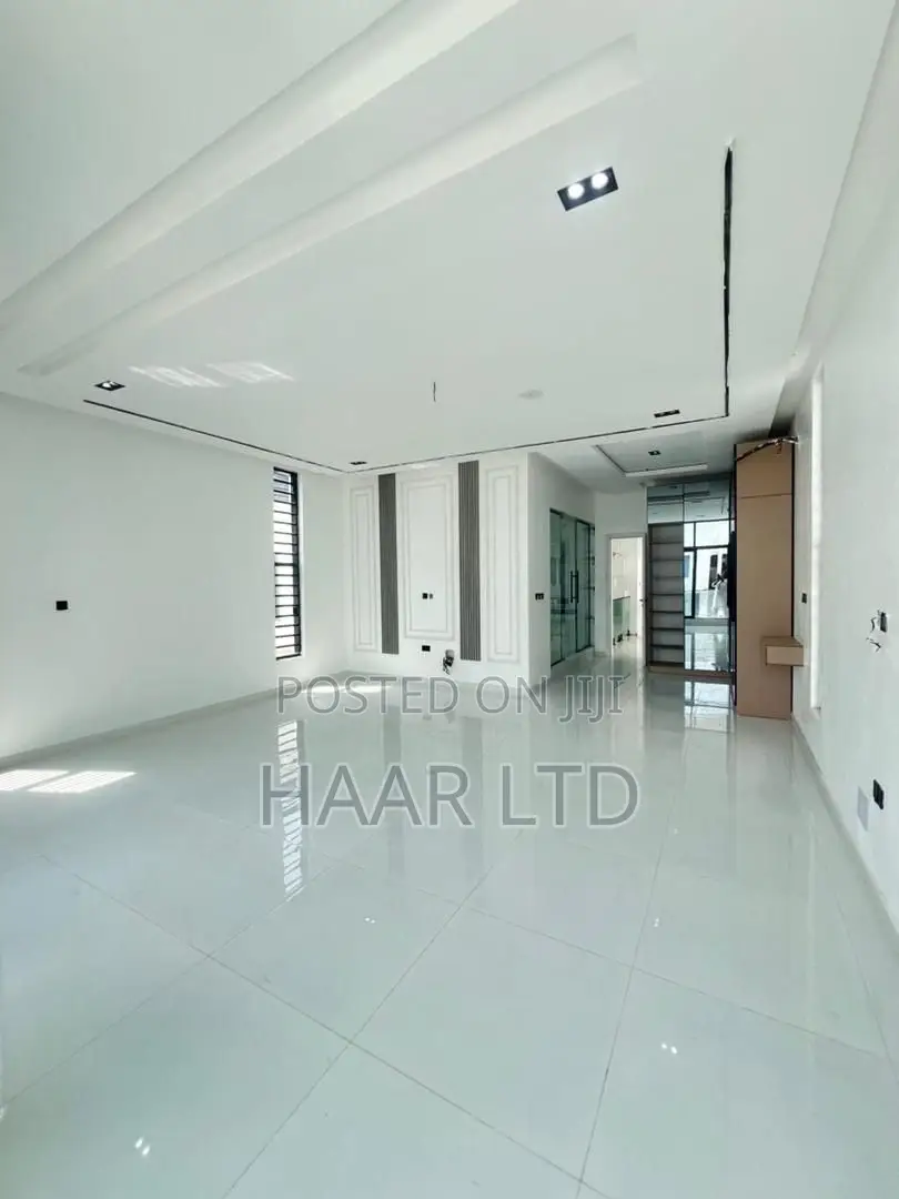 5bdrm Duplex in Lekki Phase 2 for sale
