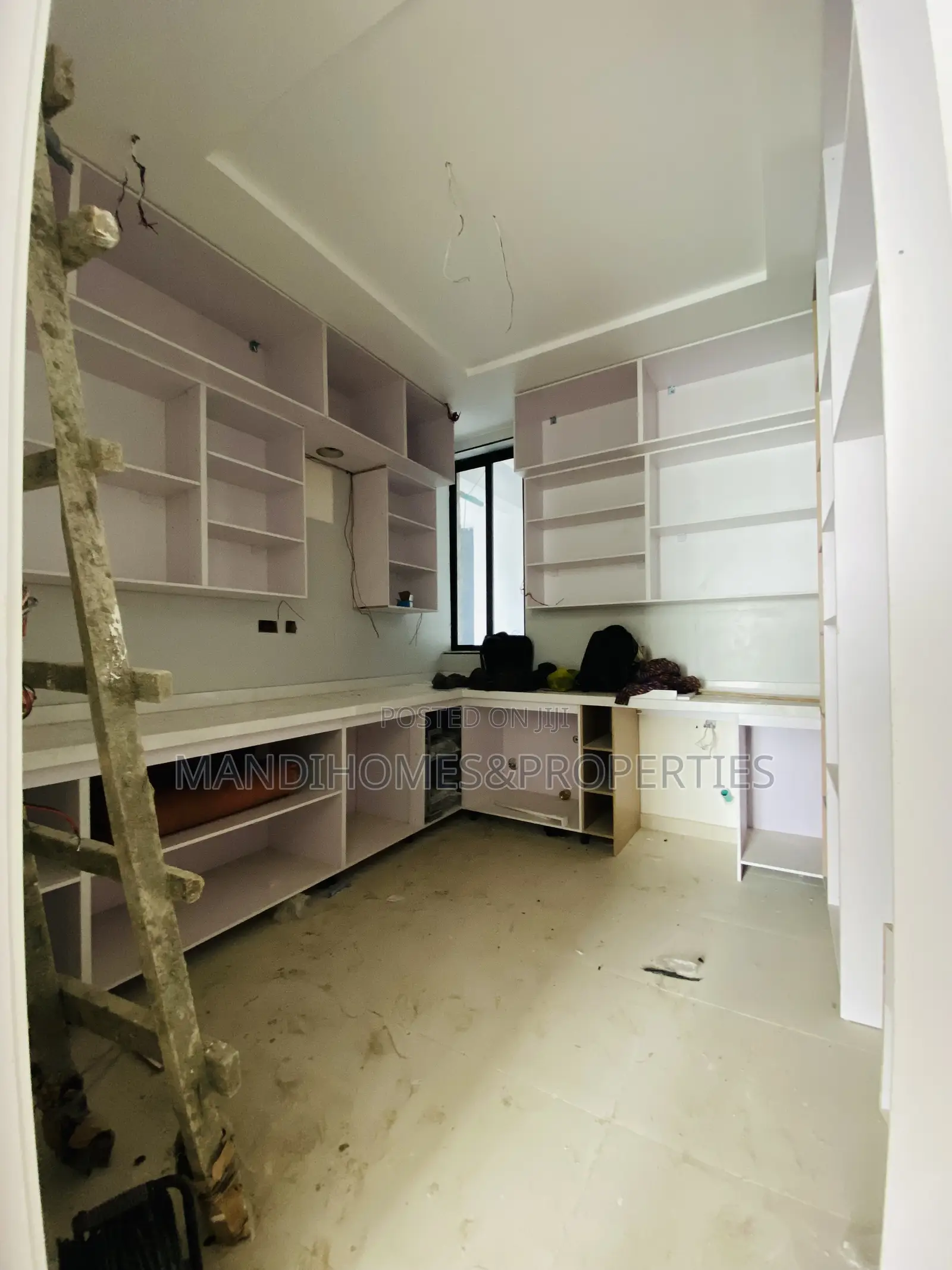 Units Spacious 2 Bedroom Apartment