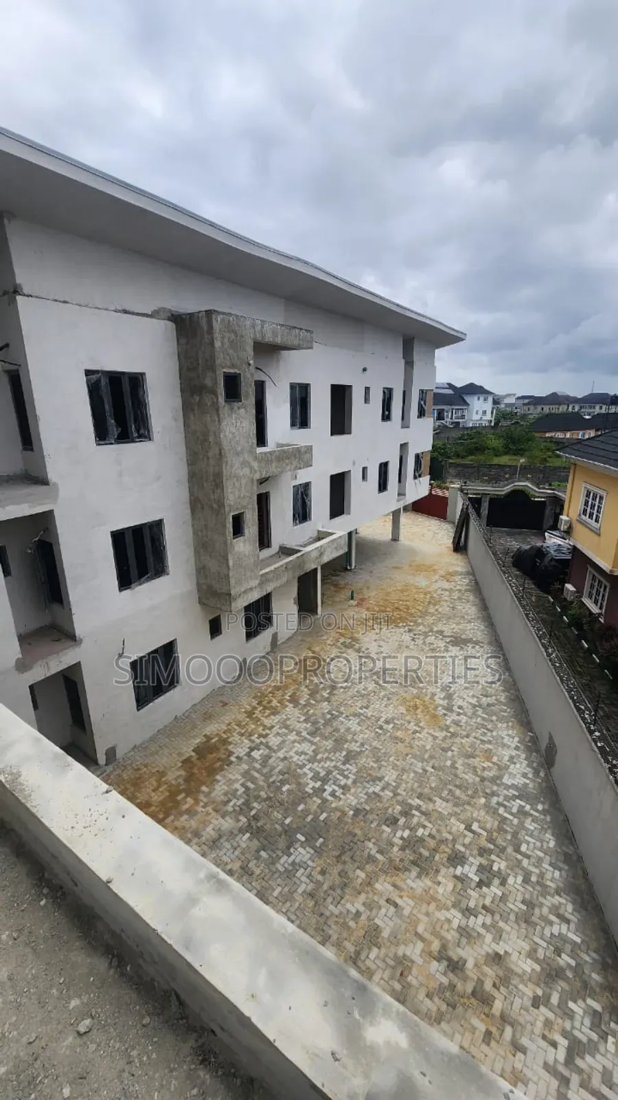3bdrm Block of Flats in Lekki Scheme 11, Ajah for sale