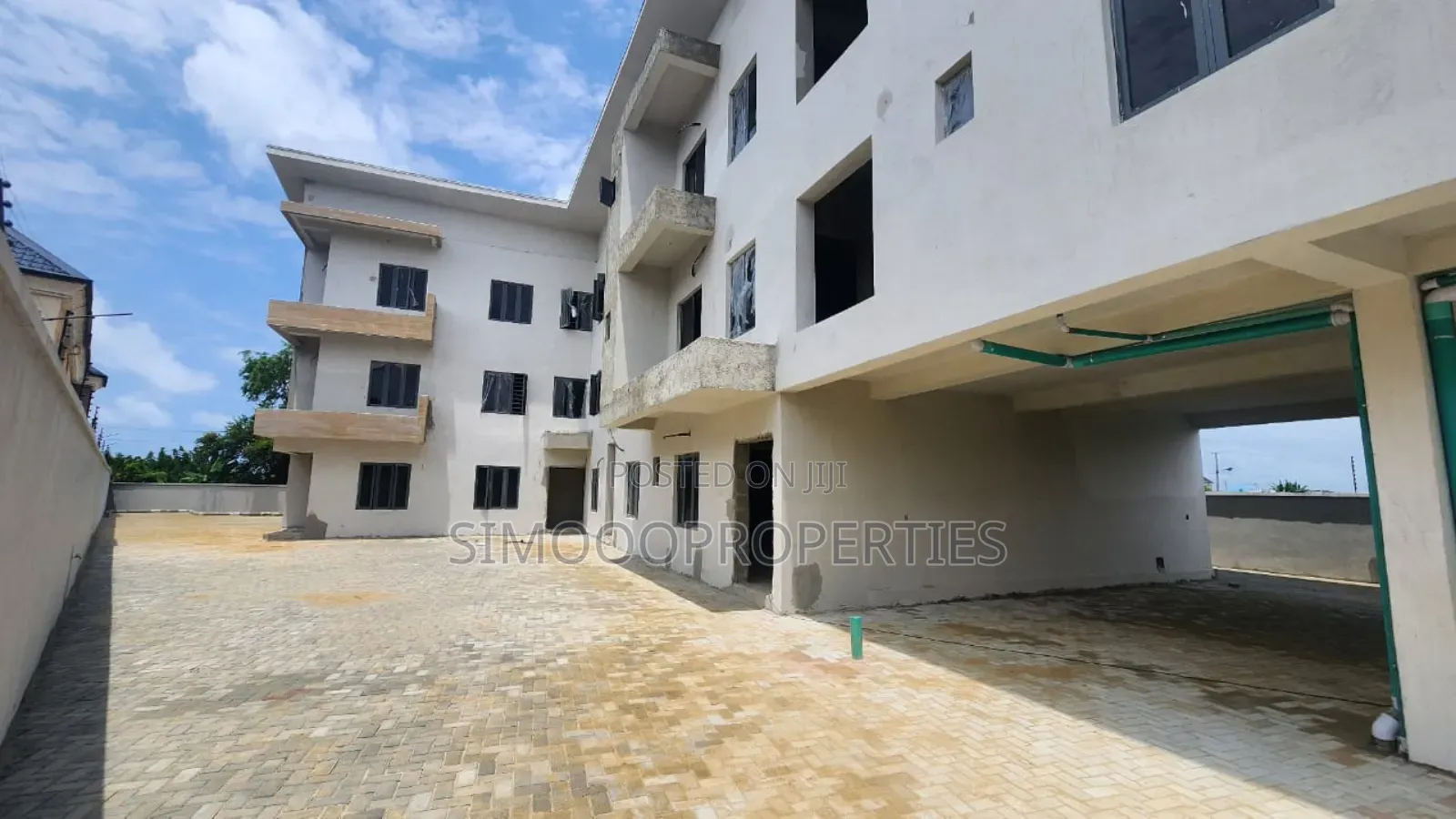 3bdrm Block of Flats in Lekki Scheme 11, Ajah for sale