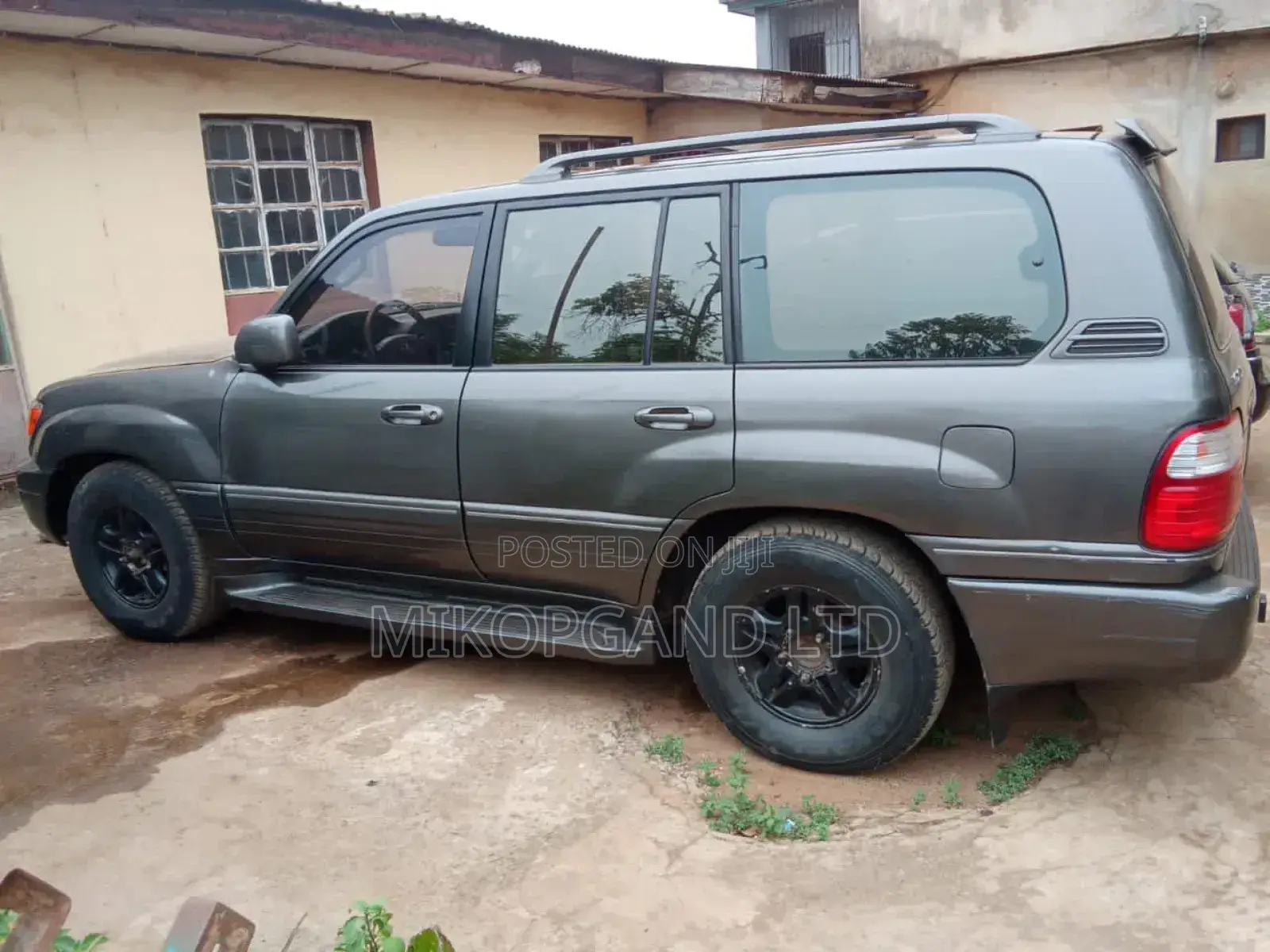 Lexus LX 470 AWD 2001 Green