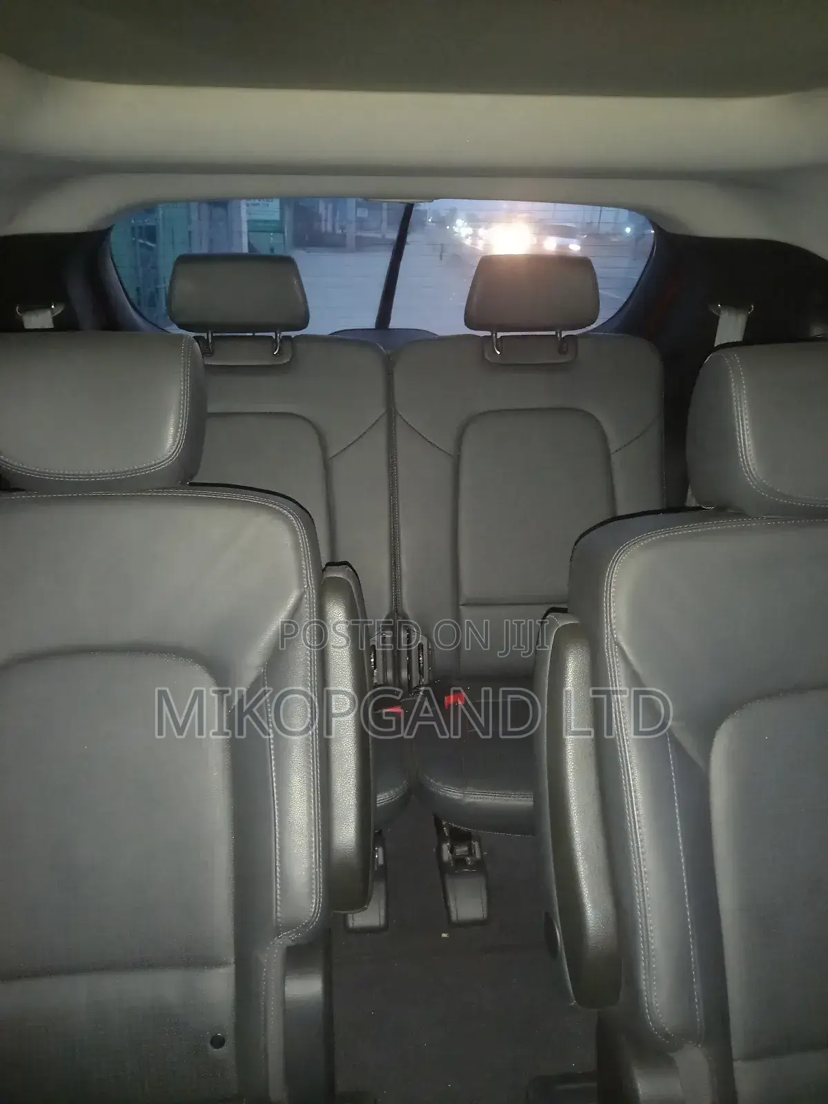 Hyundai Santa Fe Limited w/Saddle Interior 4dr SUV AWD (3.3L 6cyl 6A)