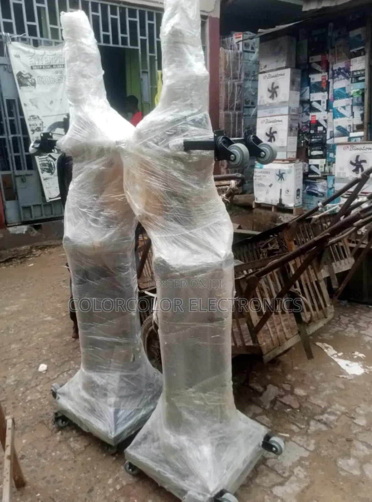 A Pair of 6m Heavy Duty Stand for Hanging Led Screen and Stage Truss .