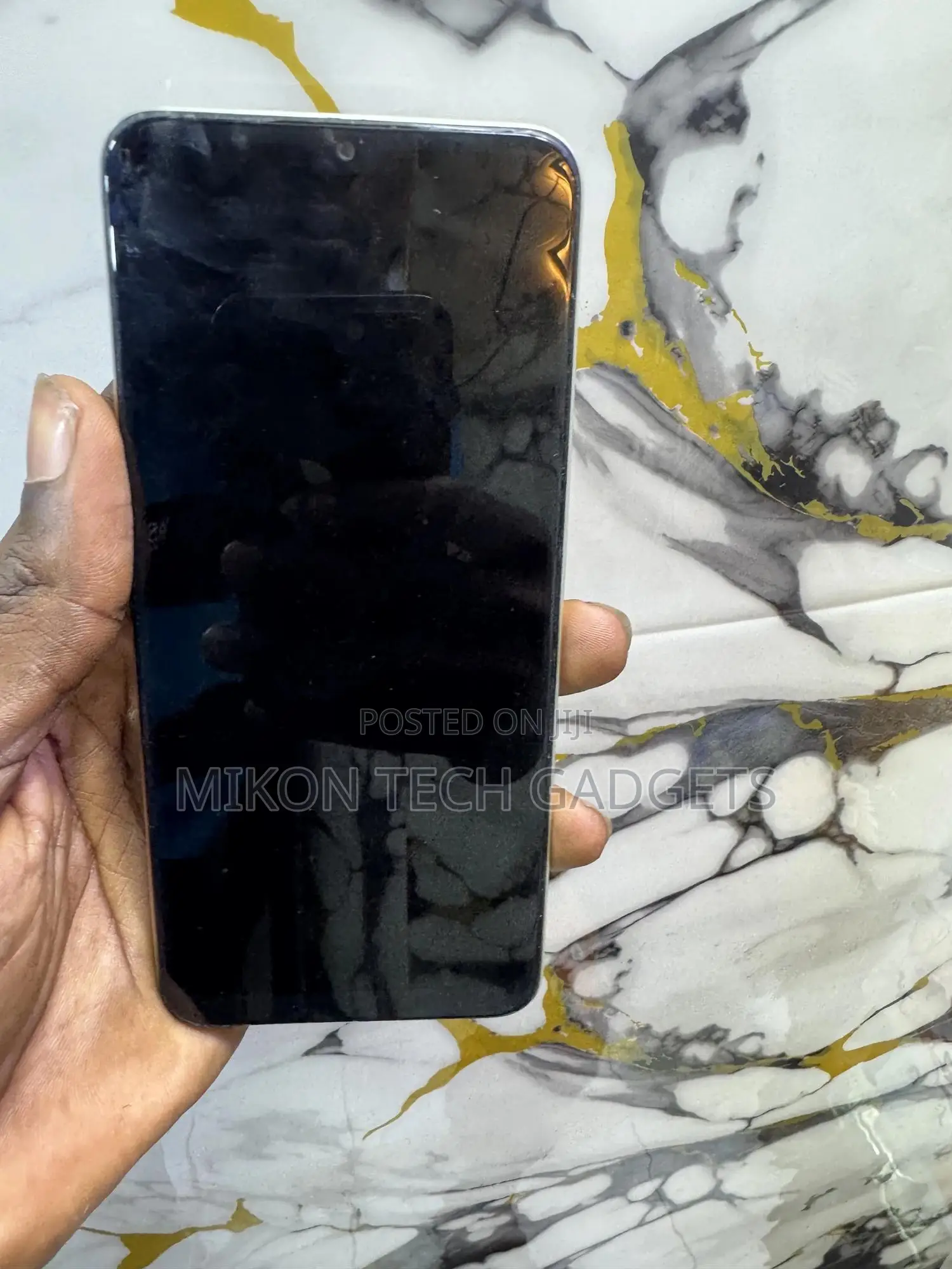 Realme V30 128 GB Gold