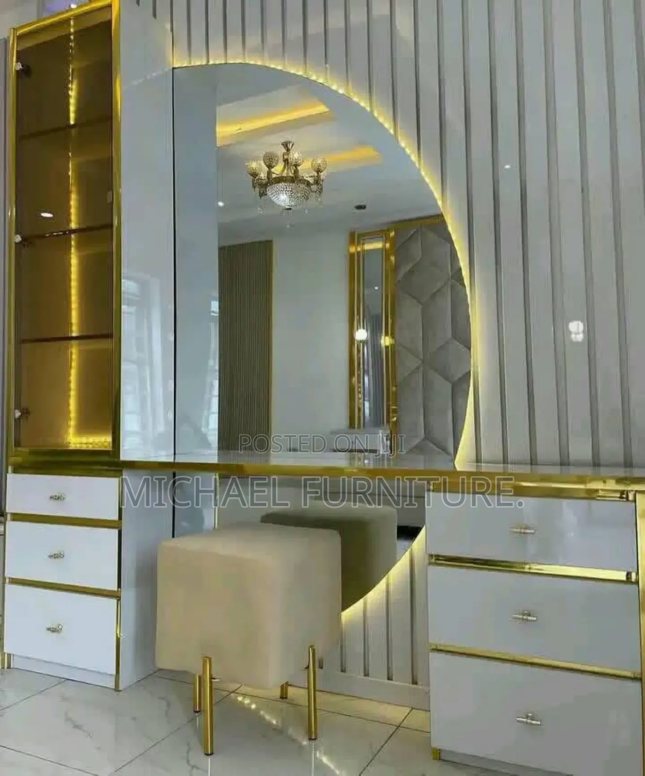 Quality Furniture Piece (Dressing Mirror)