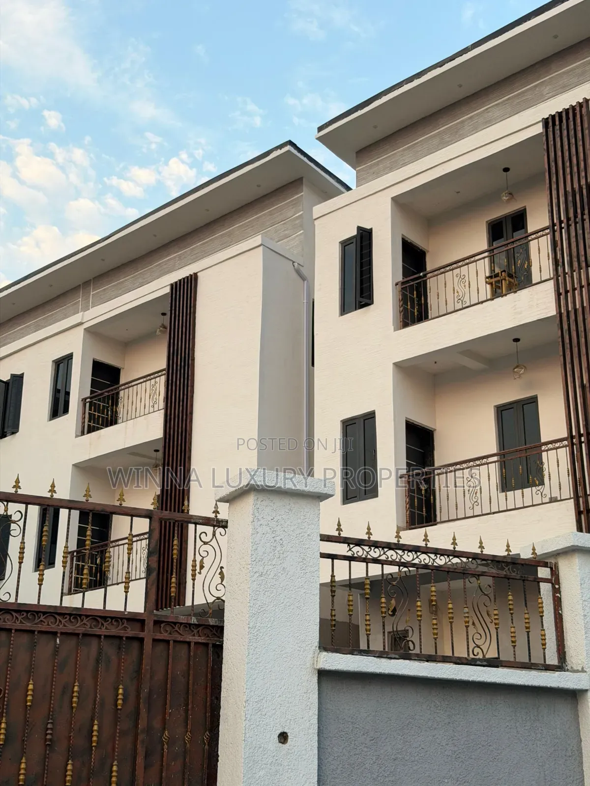4bdrm Townhouse/Terrace in Utako for sale