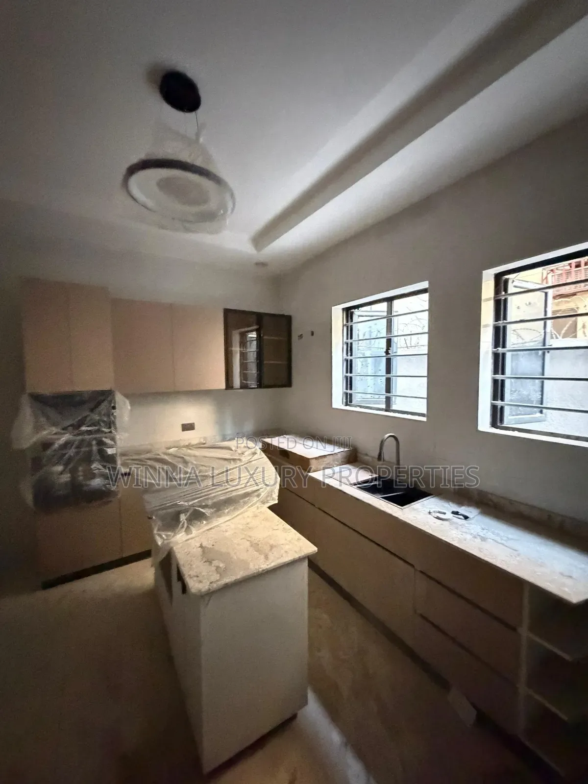 4bdrm Townhouse/Terrace in Utako for sale