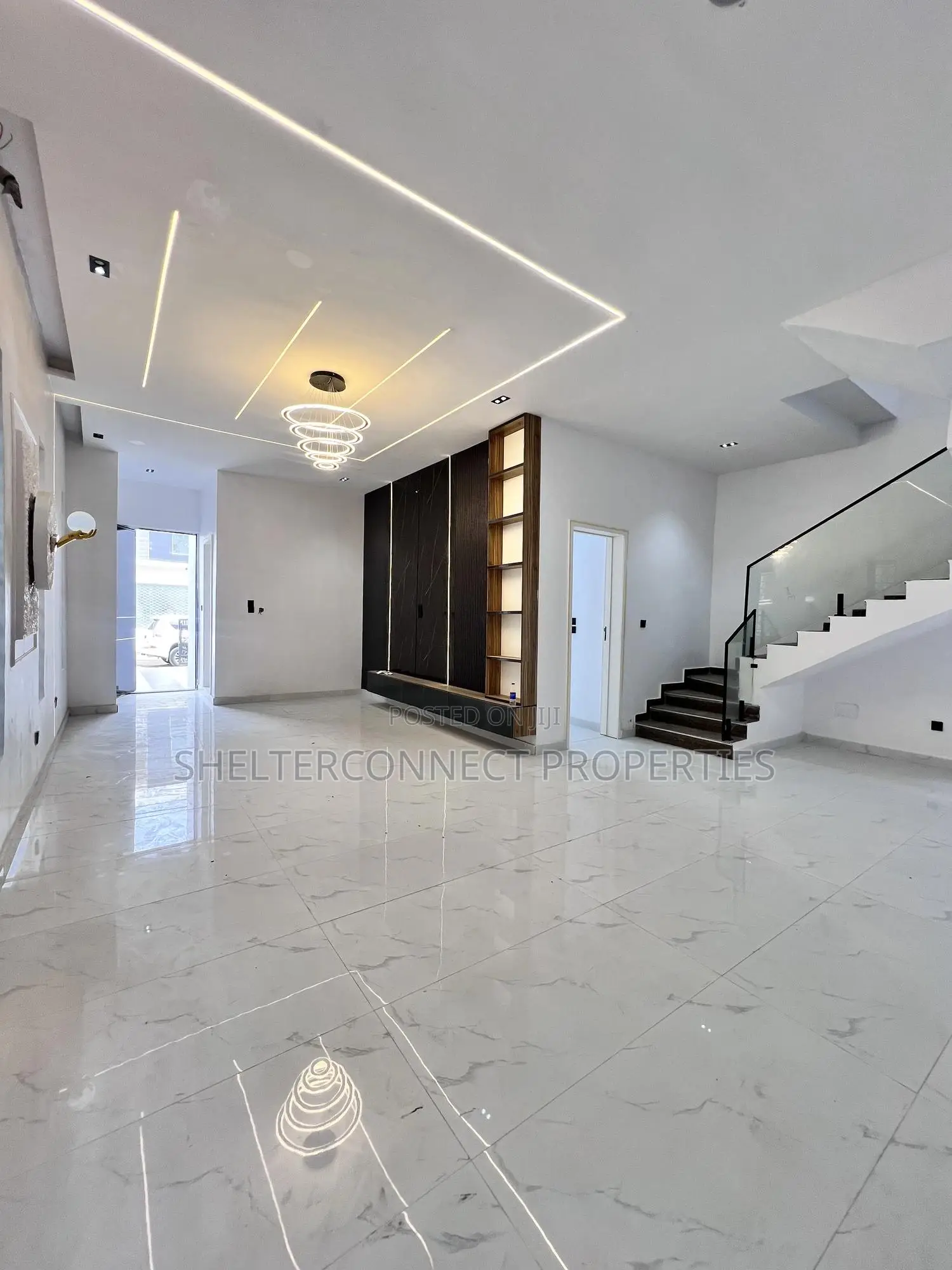 5bdrm Duplex in Ikota for sale