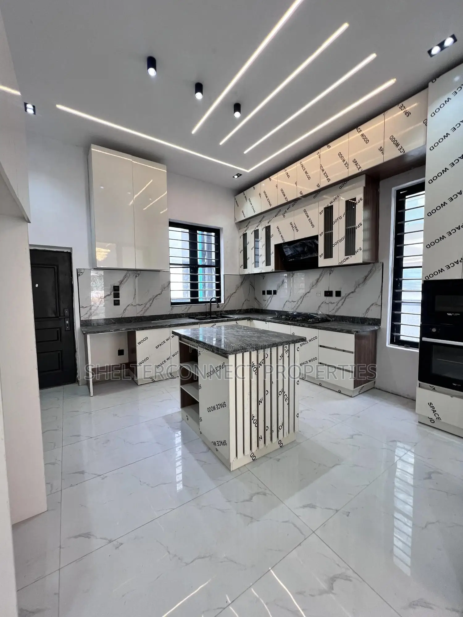 5bdrm Duplex in Ikota for sale