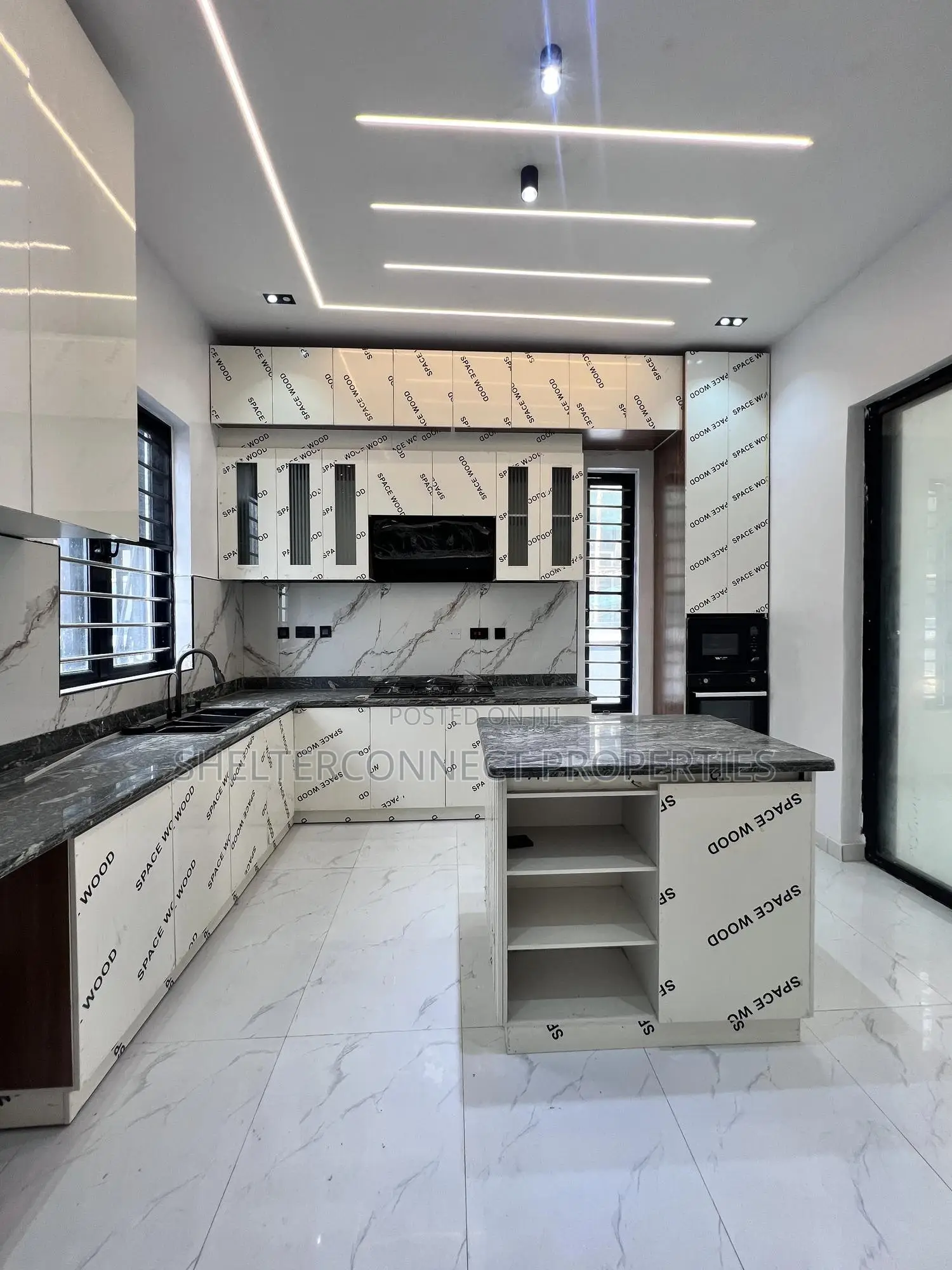 5bdrm Duplex in Ikota for sale