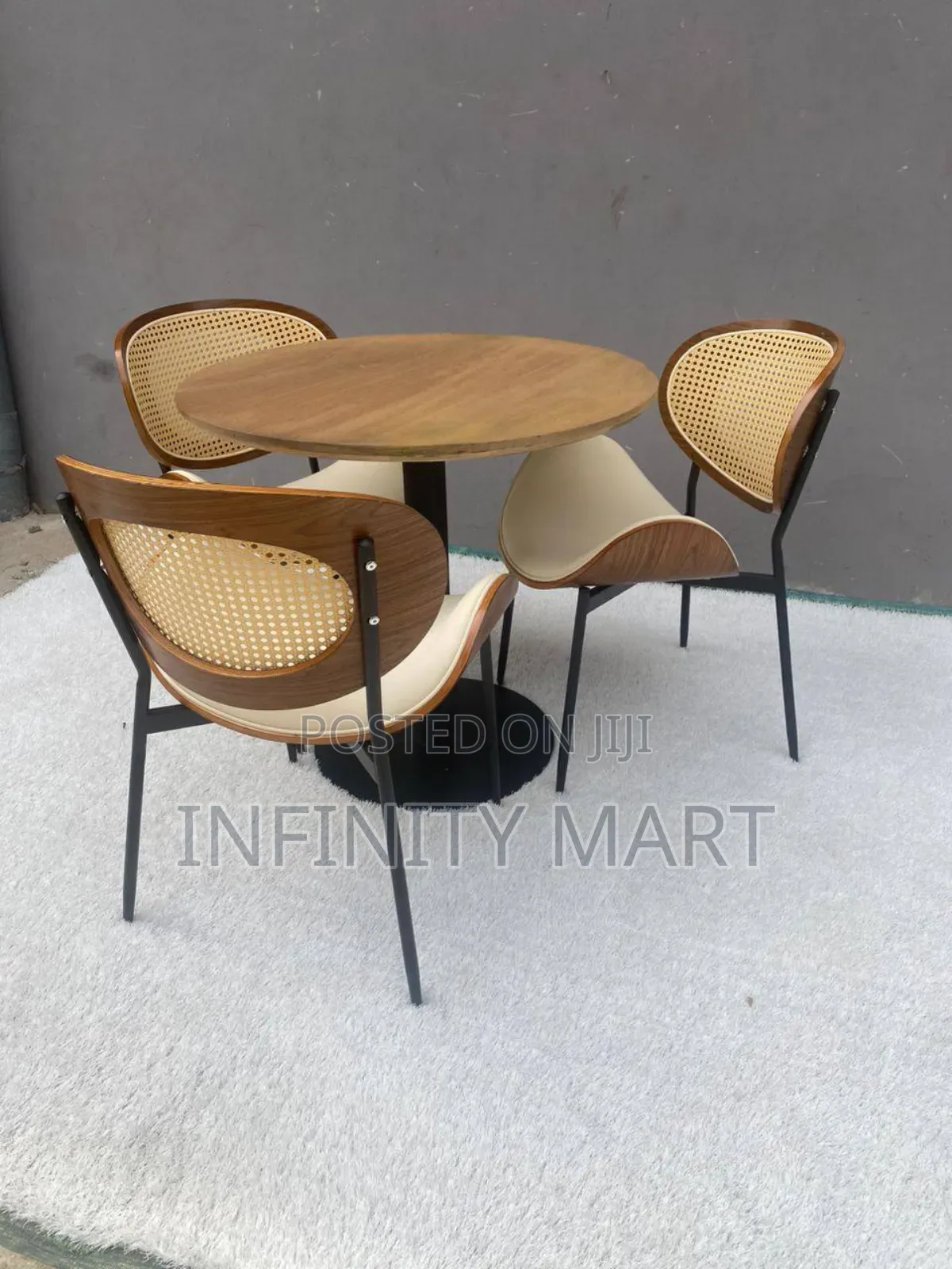 Verona Round Dinning Set