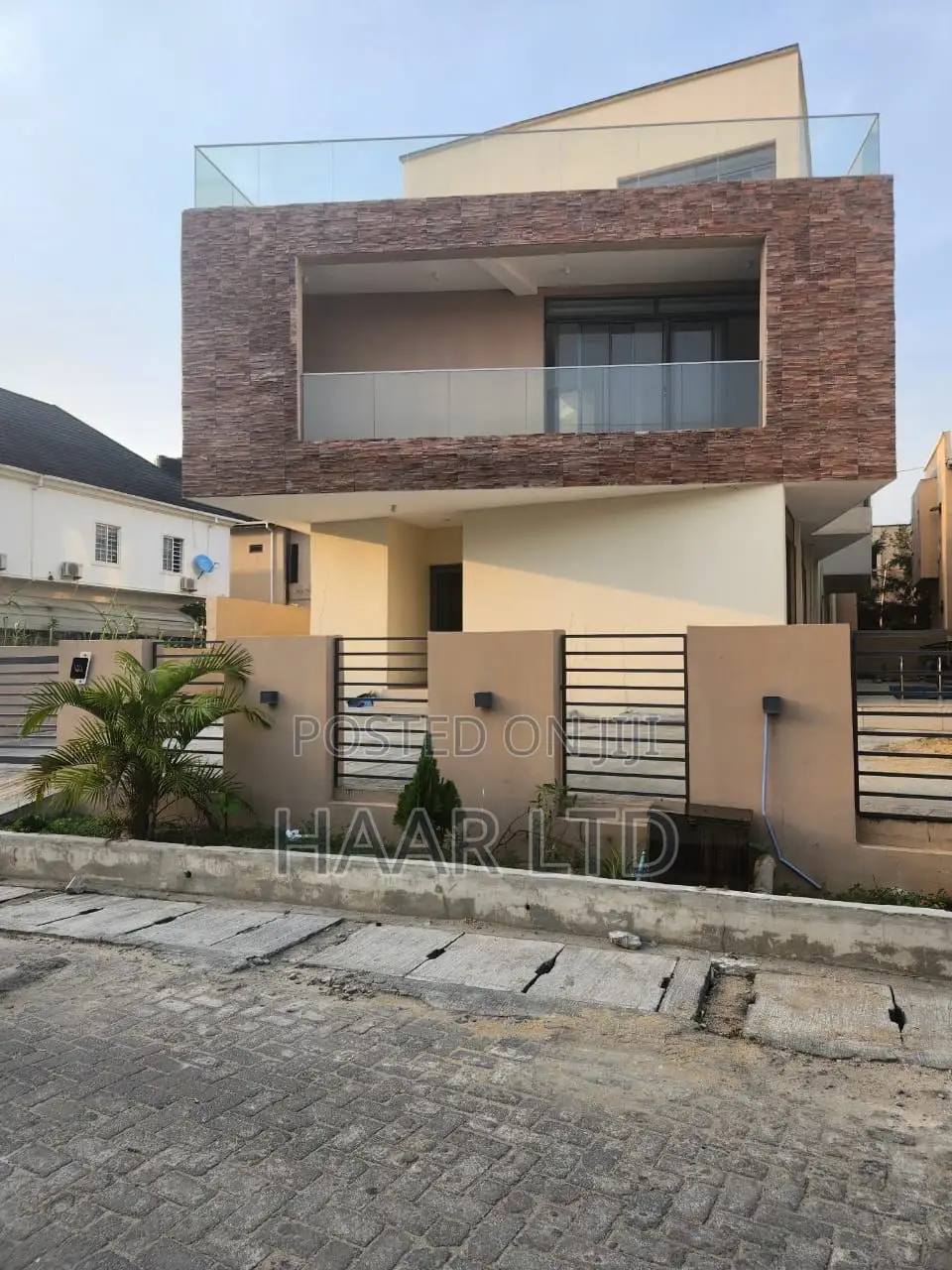 5bdrm Duplex in Lekki Phase 2 for rent