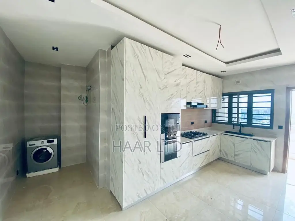 3bdrm Apartment in Lekki Phase 1 for sale