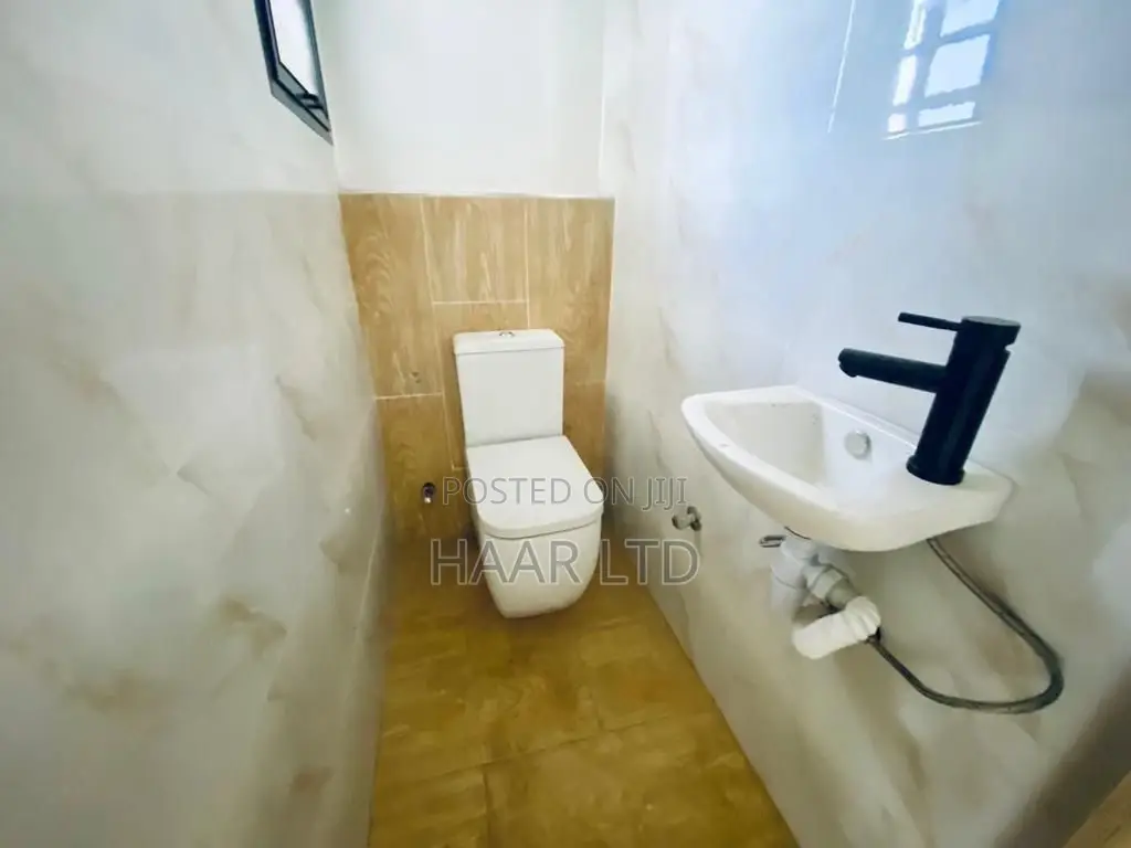 3bdrm Apartment in Lekki Phase 1 for sale