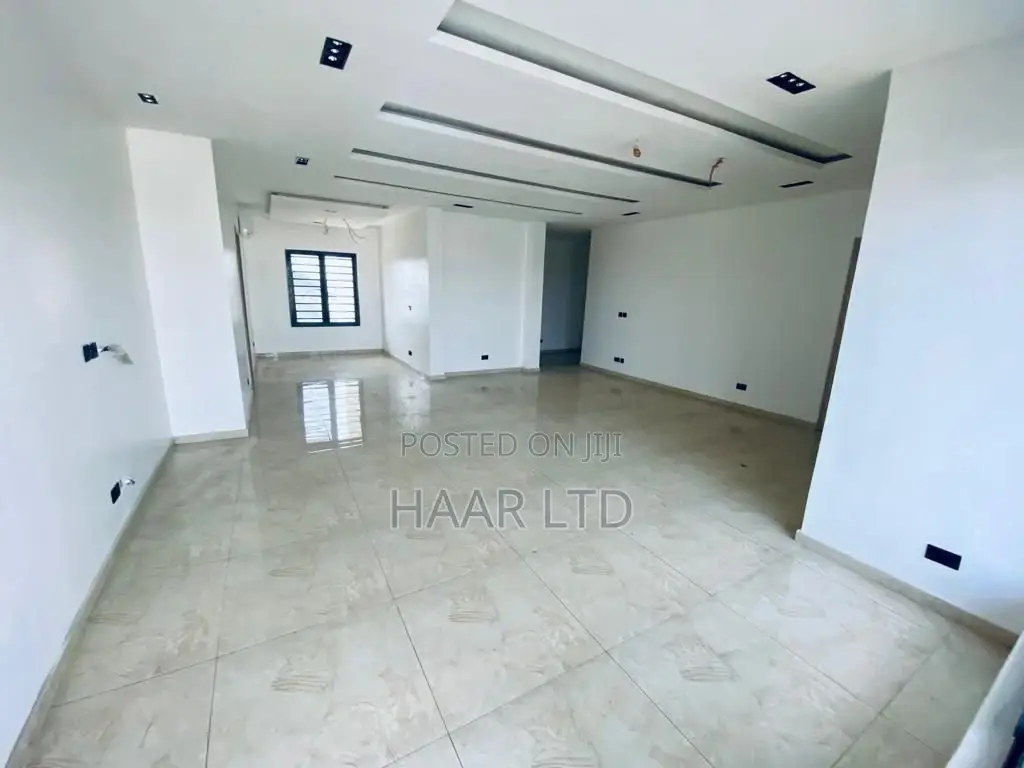 3bdrm Apartment in Lekki Phase 1 for sale