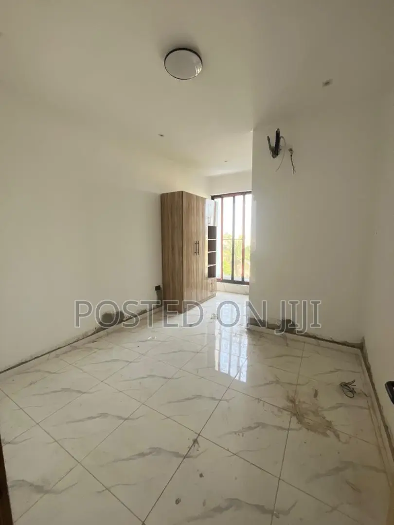 2bdrm Apartment in Chevron for sale
