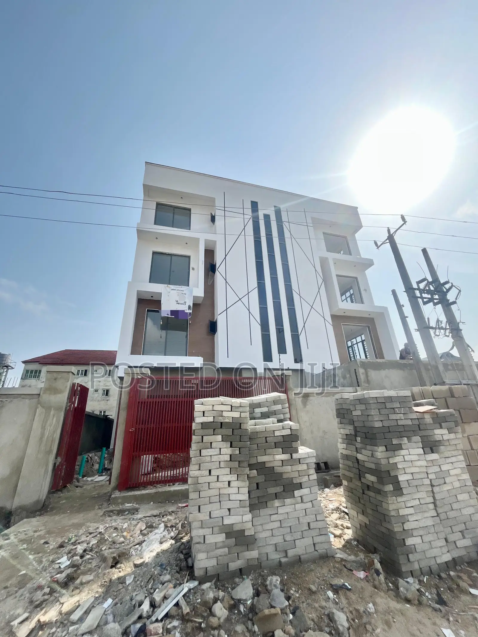 2bdrm Apartment in Chevron for sale