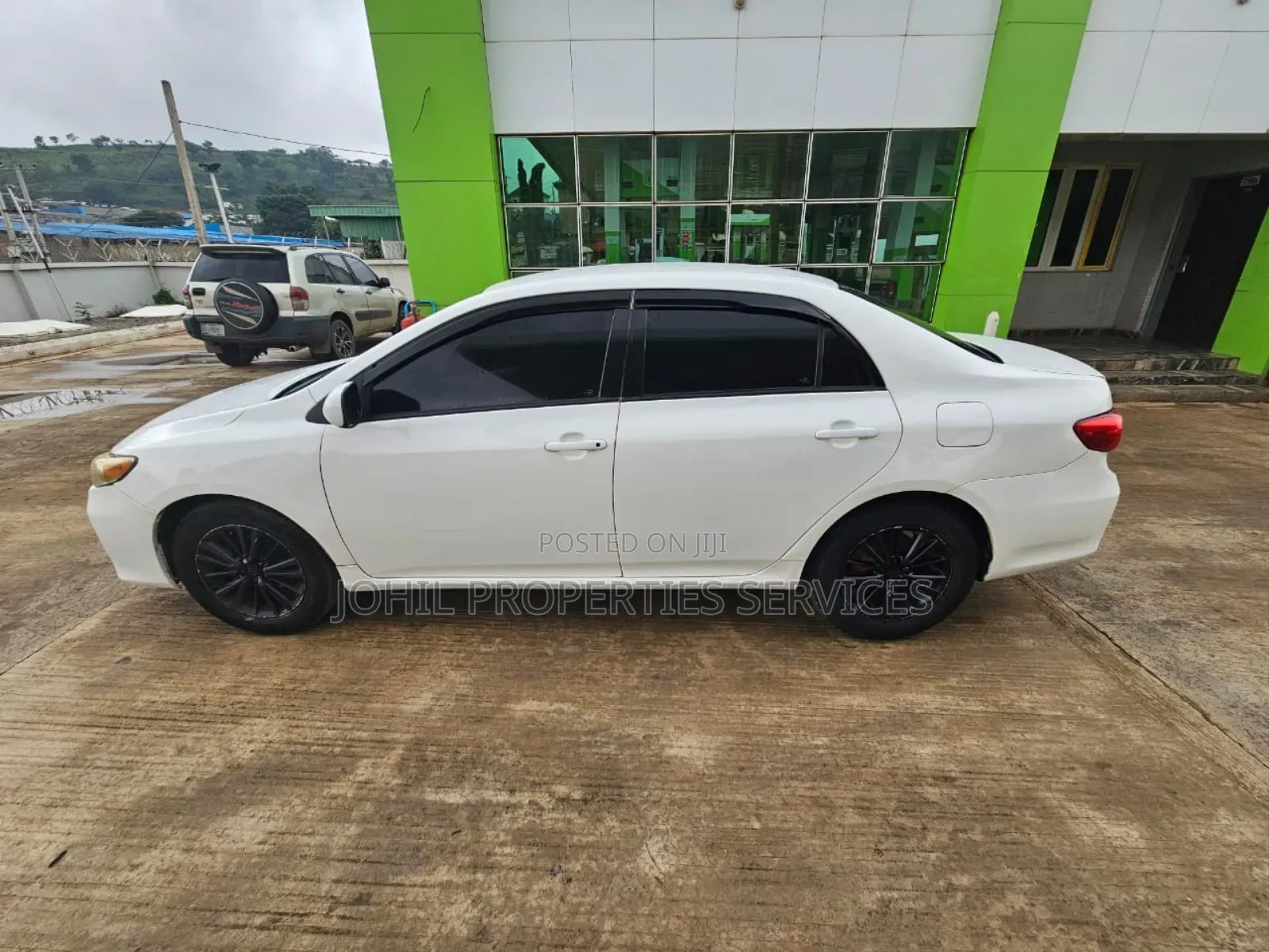 Toyota Corolla LE 4dr Sedan (1.8L 4cyl 4A) 2013 Red