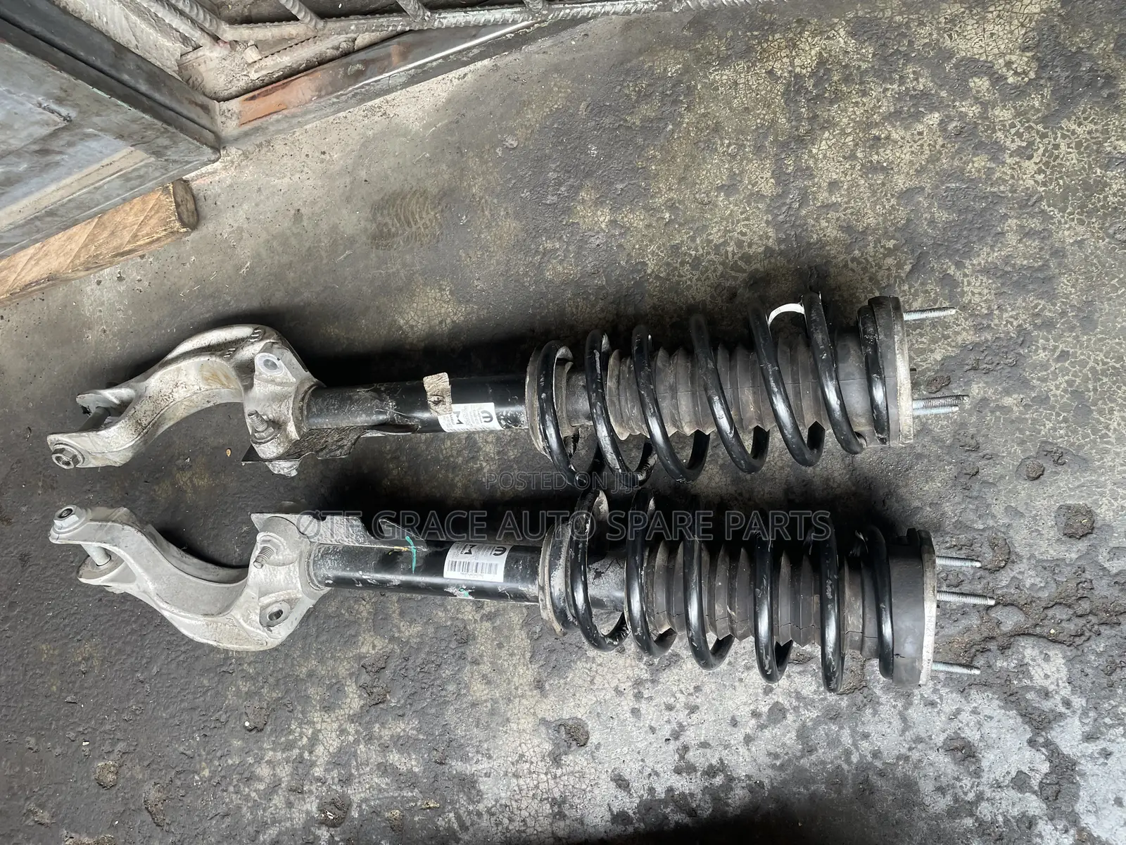 Front Shock Jeep Cherokee