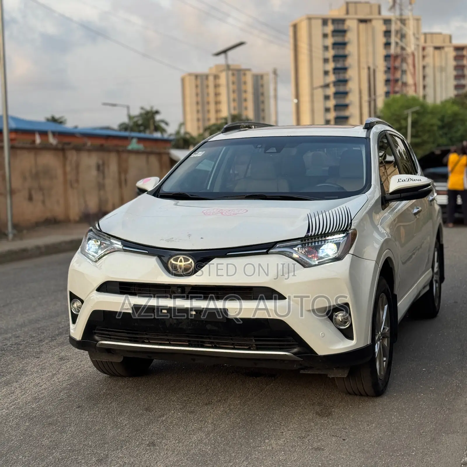Toyota RAV4 Platinum 4dr SUV AWD (2.5L 4cyl 6A) 2018 White