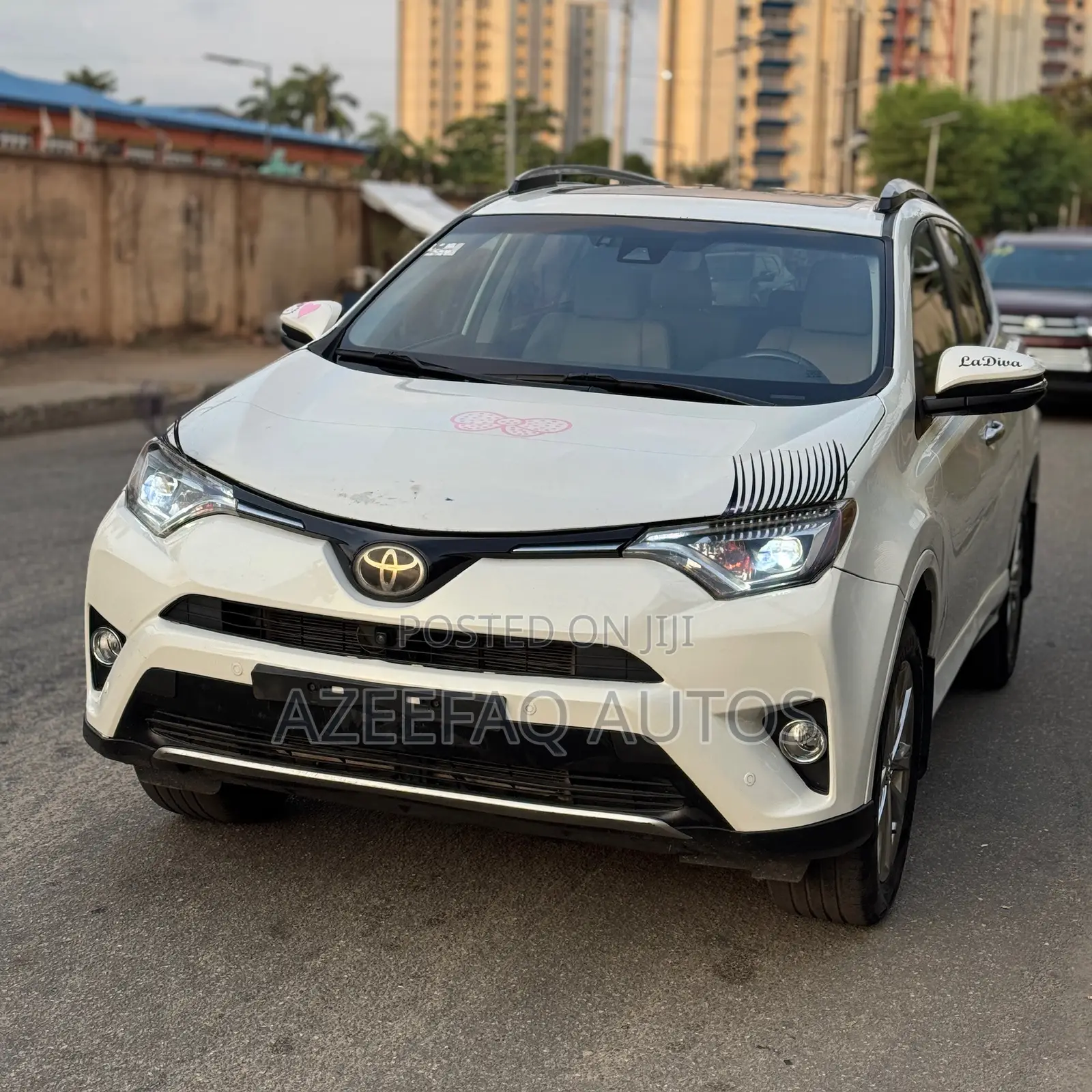 Toyota RAV4 Platinum 4dr SUV AWD (2.5L 4cyl 6A) 2018 White
