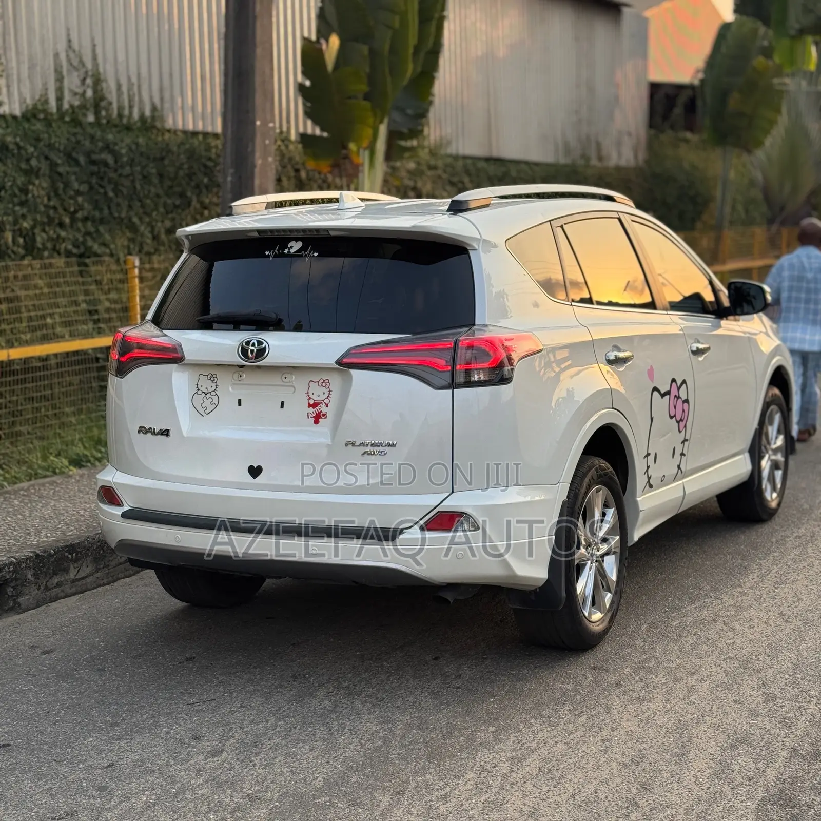 Toyota RAV4 Platinum 4dr SUV AWD (2.5L 4cyl 6A) 2018 White