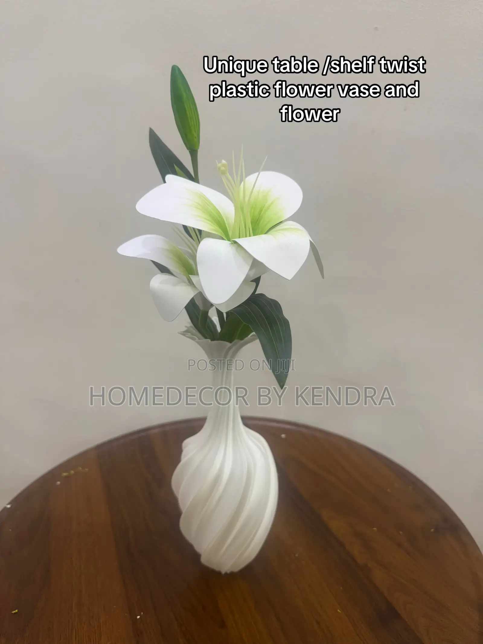 Minimal Flower Vase and Flowers