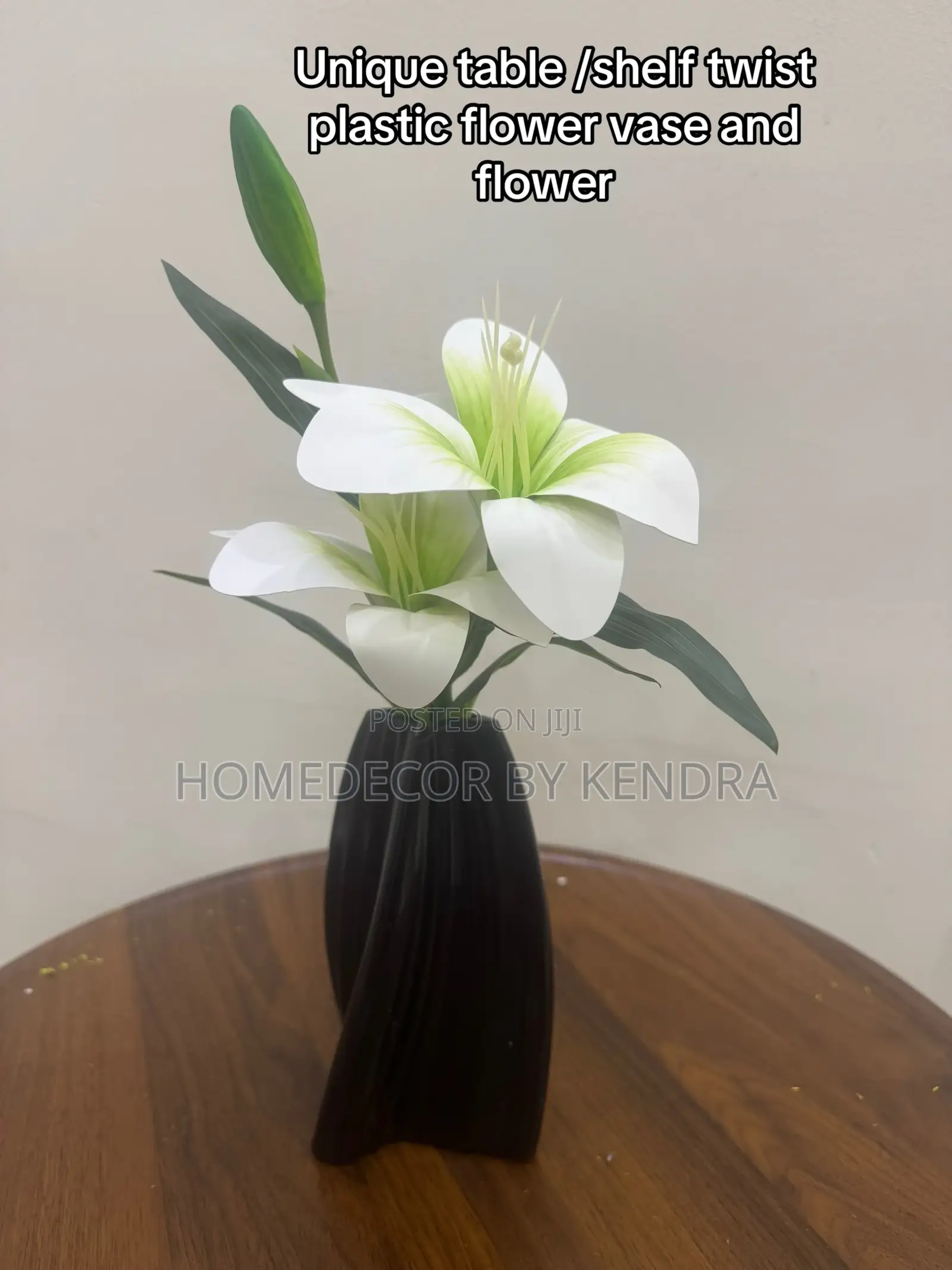 Minimal Flower Vase and Flowers