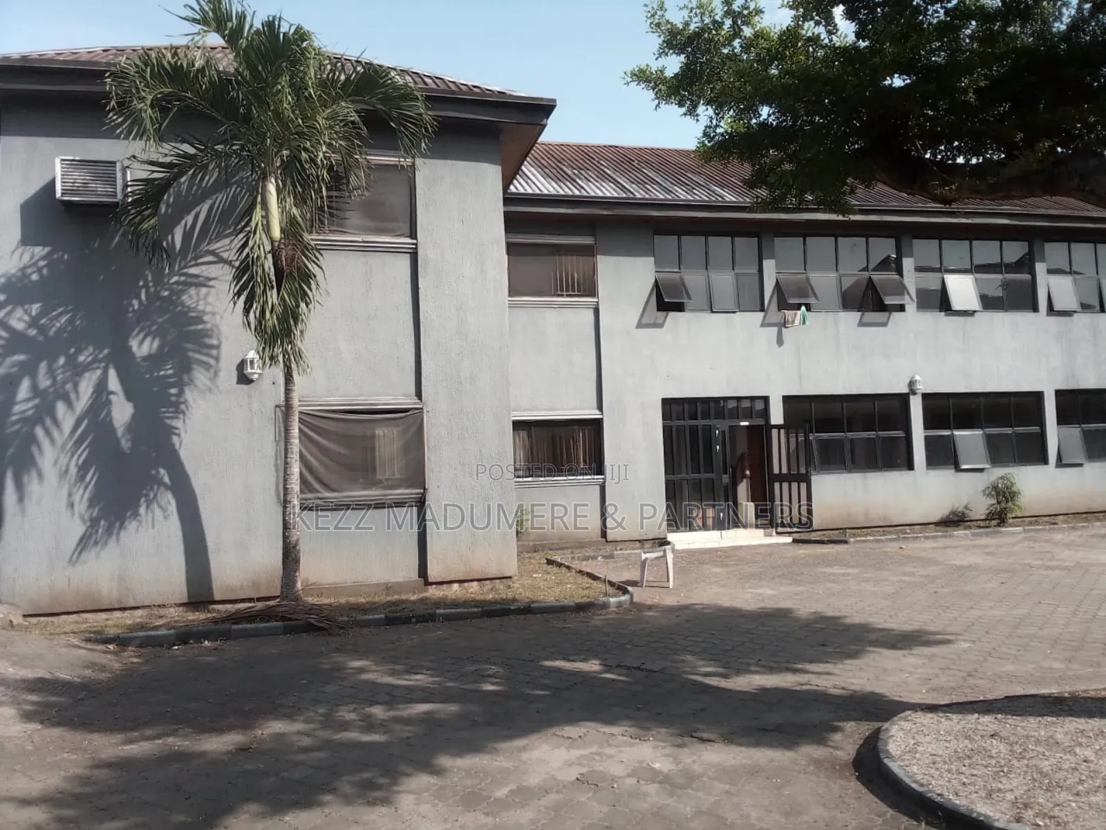 7bdrm Duplex in Ada George Area , for sale