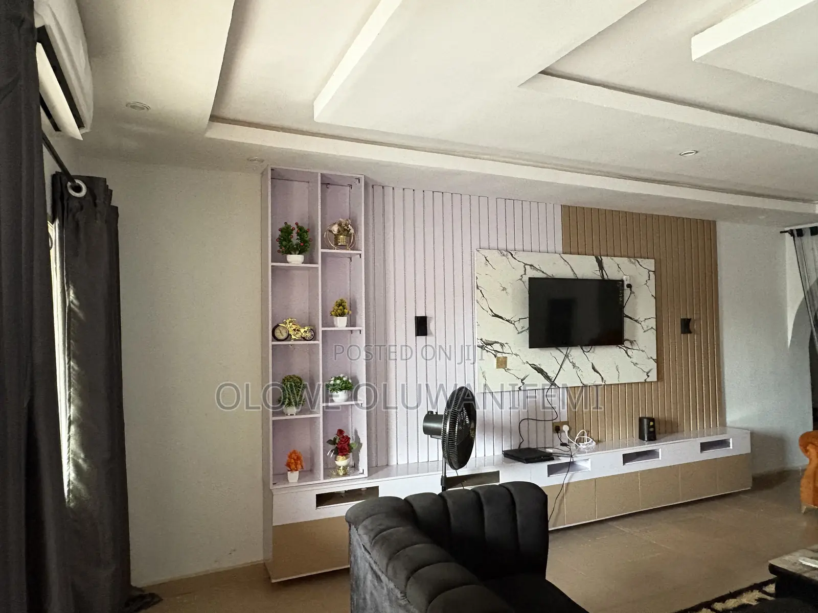 Beautifully Designed Quality Console Unit For A Standard Living Room