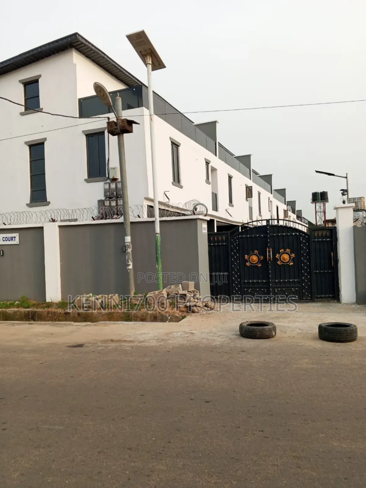 5bdrm Duplex in Flora'S Court, Berger for sale