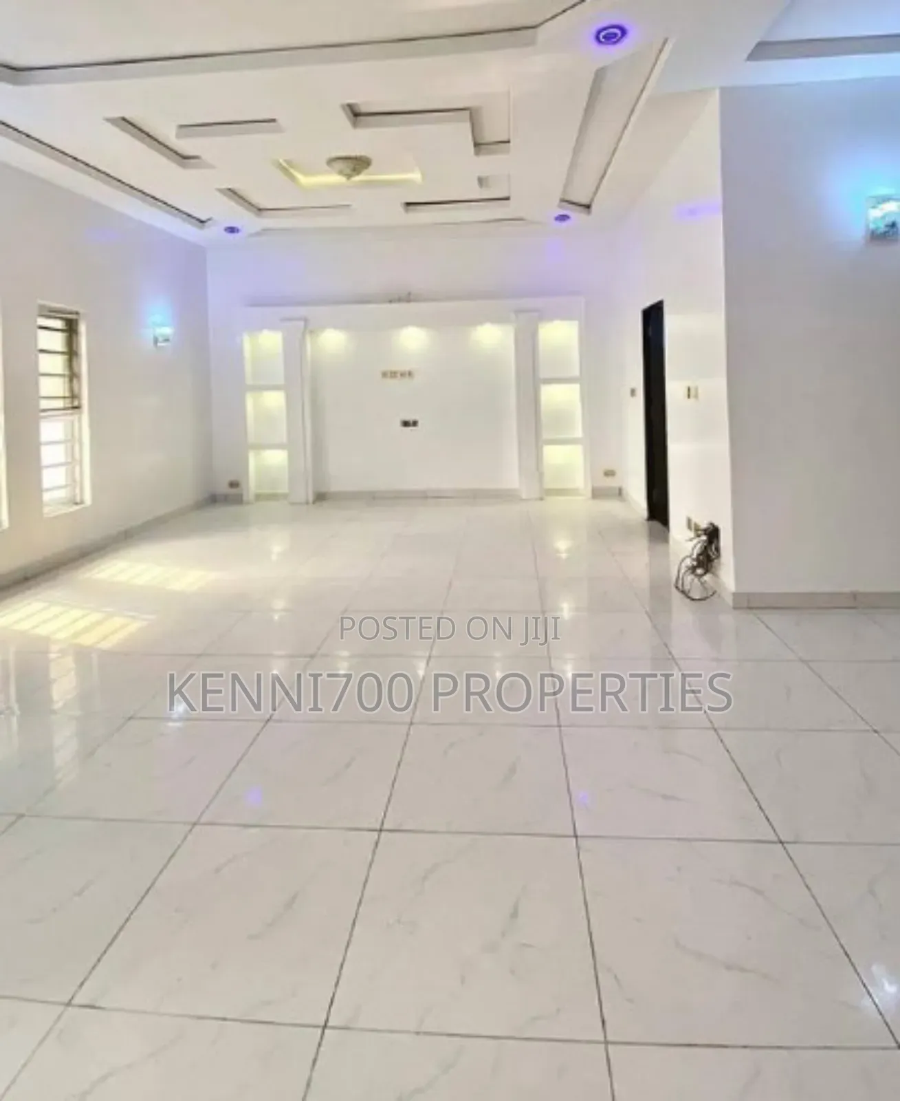 5bdrm Duplex in Flora'S Court, Berger for sale