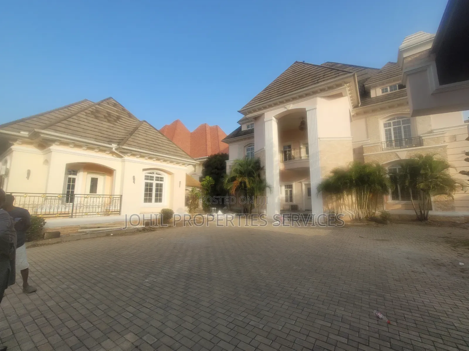 8bdrm Mansion in Maitama for rent