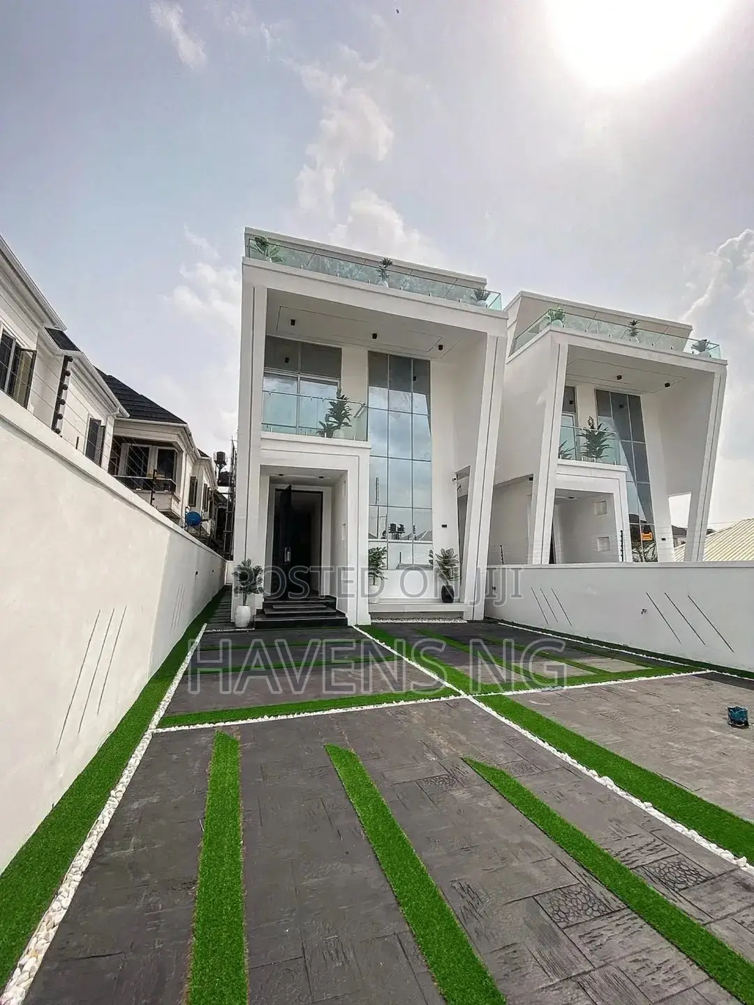 5bdrm Duplex in Ologolo for sale