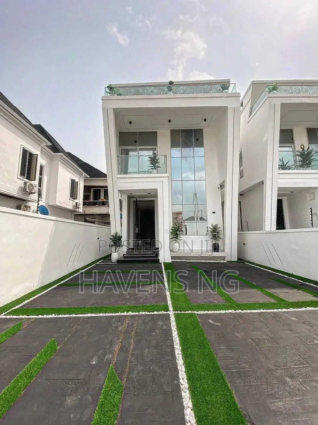 5bdrm Duplex in Ologolo for sale