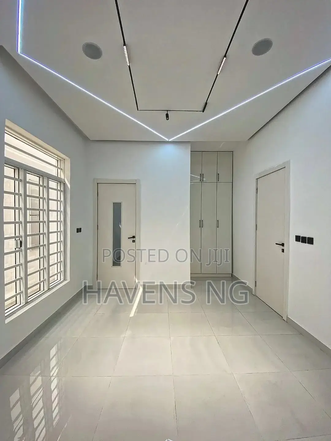 5bdrm Duplex in Ologolo for sale
