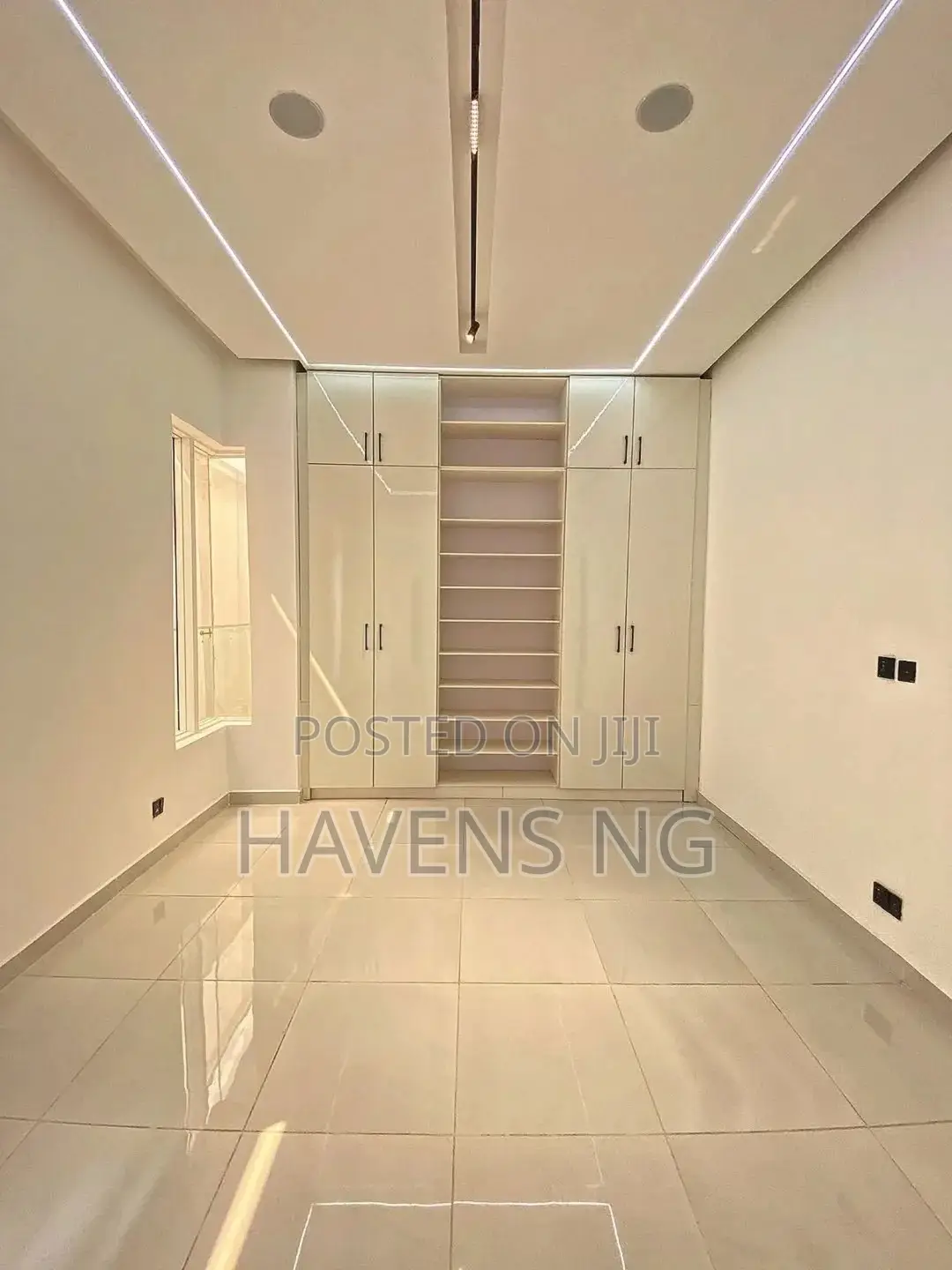 5bdrm Duplex in Ologolo for sale
