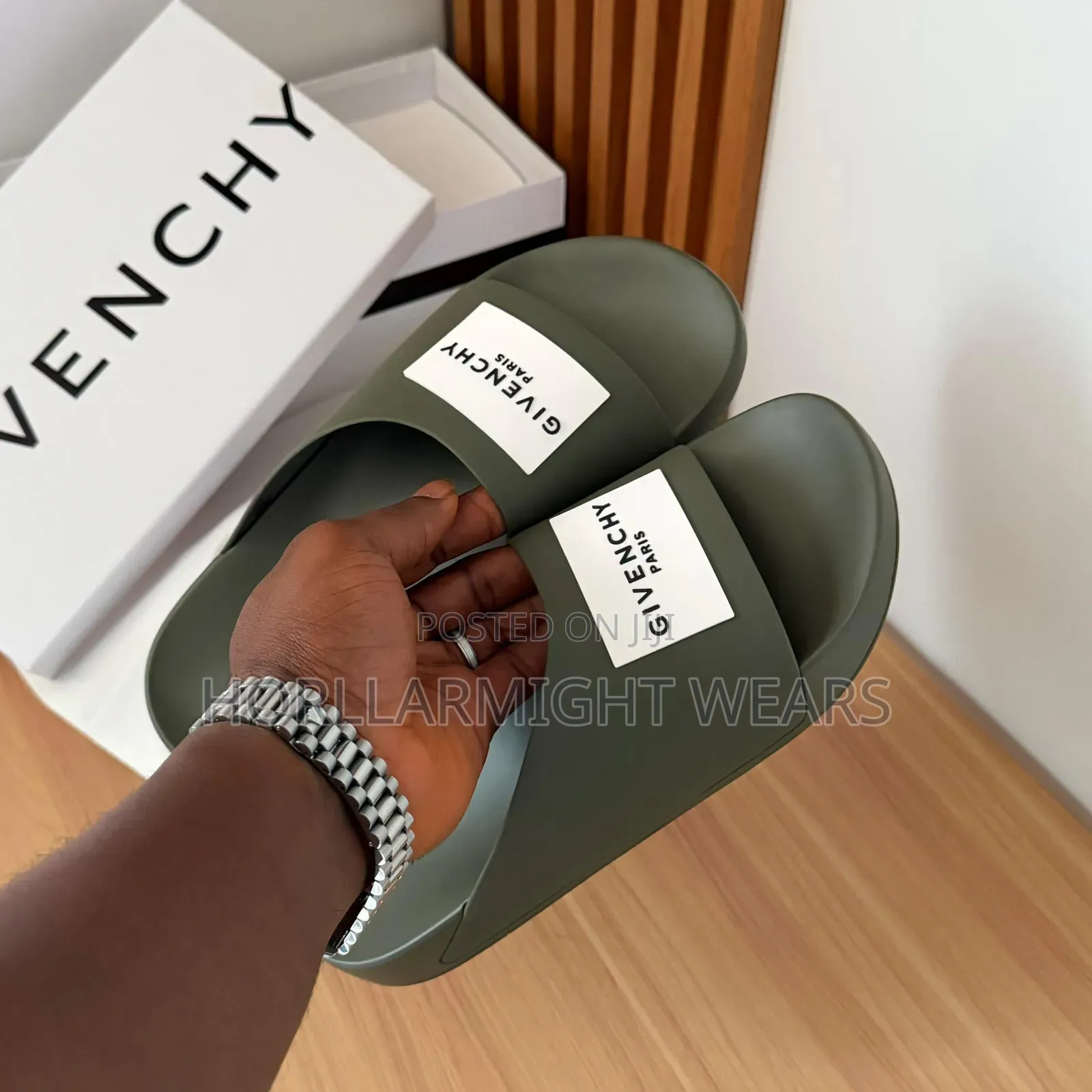 Givenchy Luxury Slide for Matured