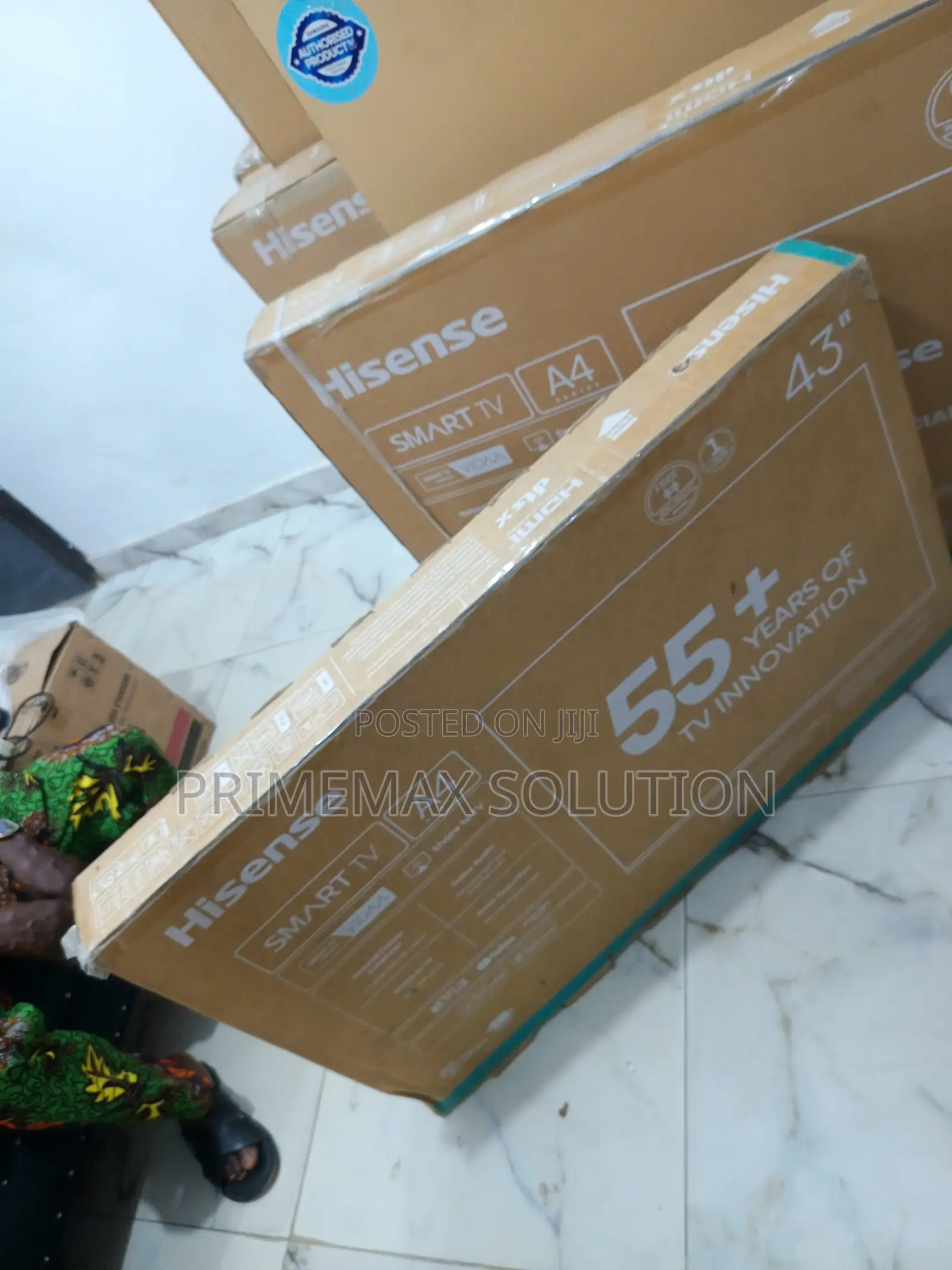 Compact Color Explosion: Hisense 43"
