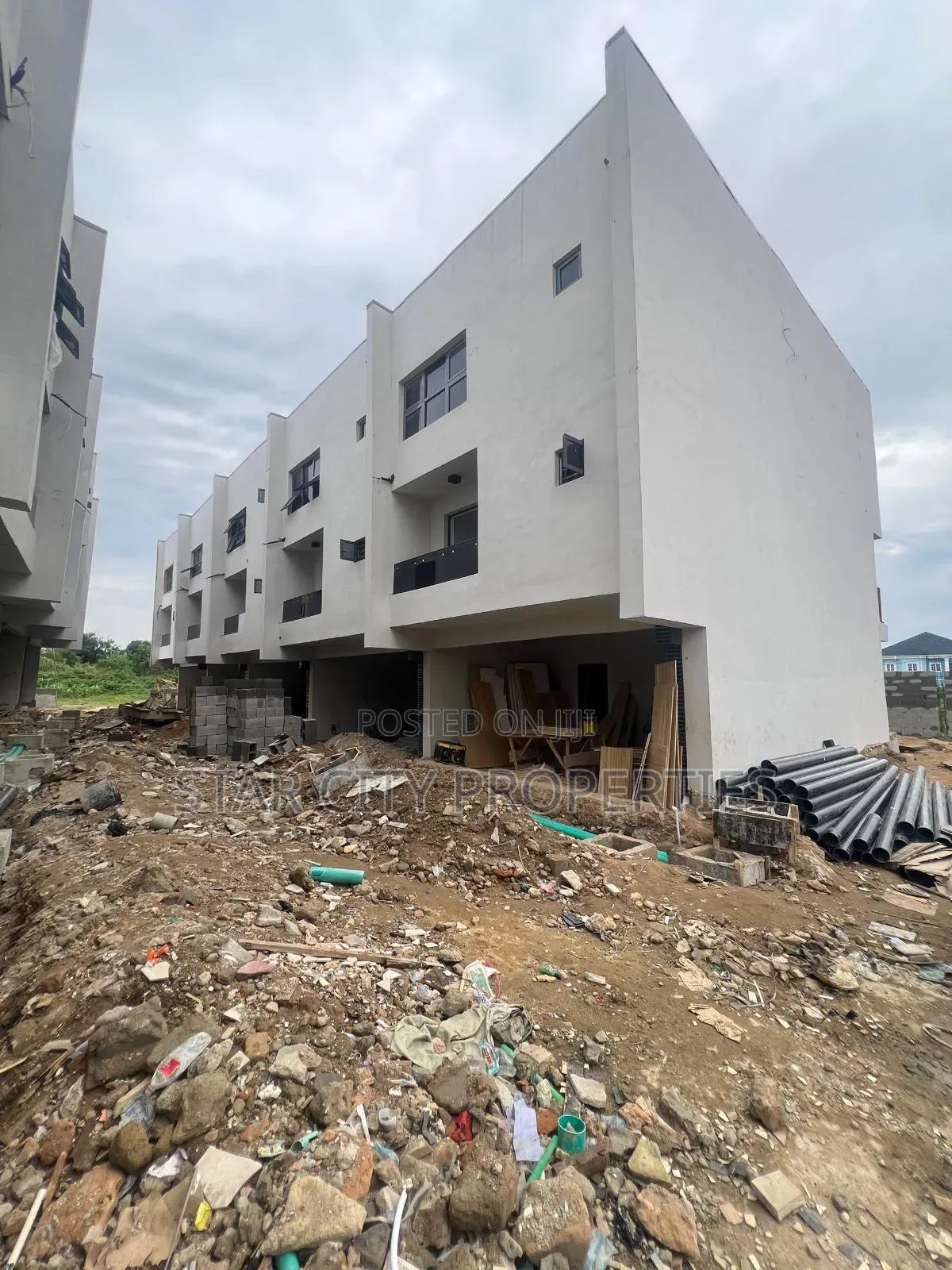 4bdrm Townhouse/Terrace in Surulere Lagos for sale