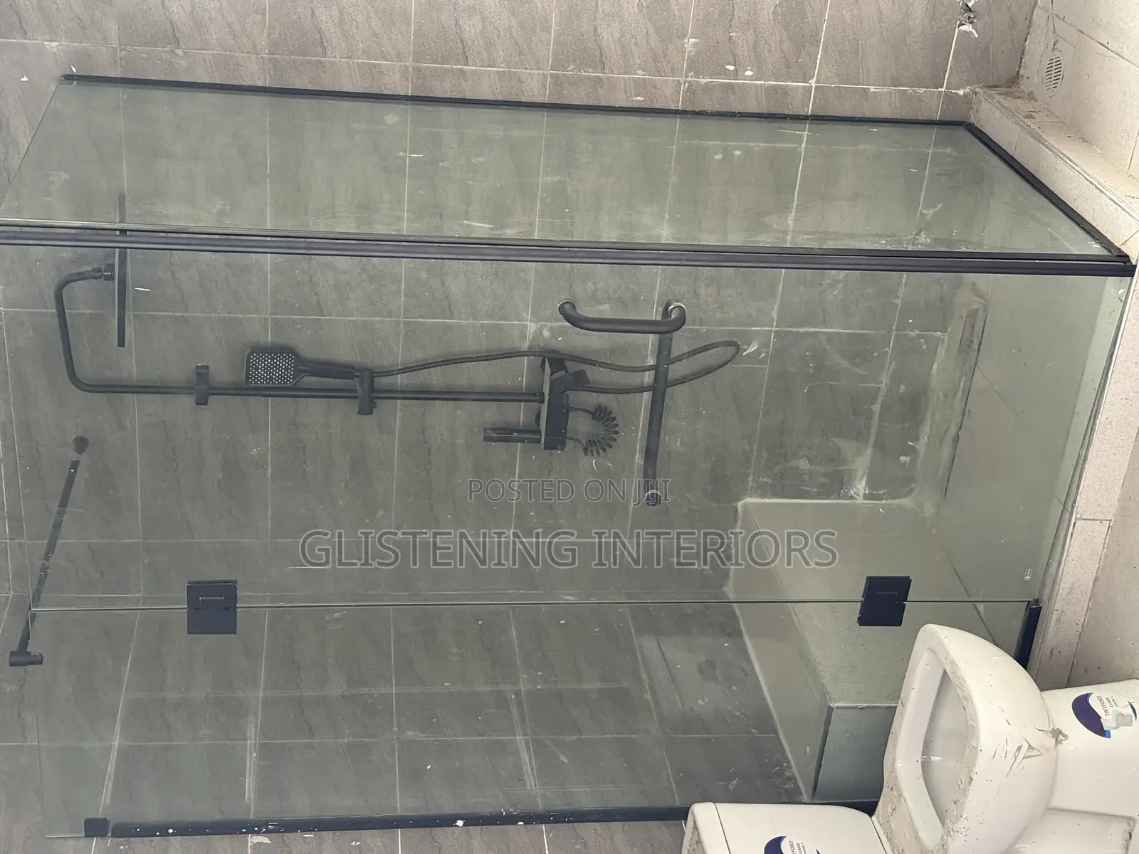 Shower Cubbies L Shape and Straight With a 10mm Tempered Glass Plain