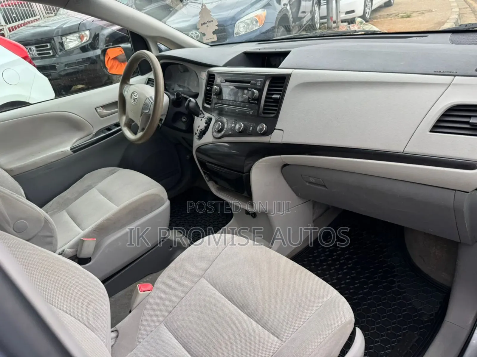 Toyota Sienna 2013 Silver
