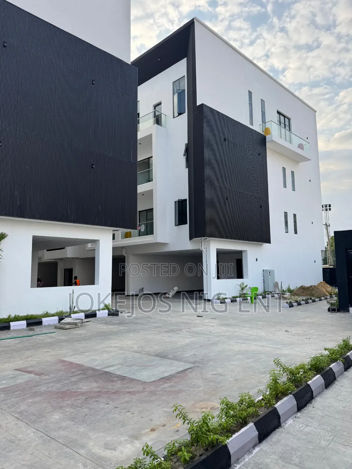 4bdrm Townhouse/Terrace in Ikate for sale